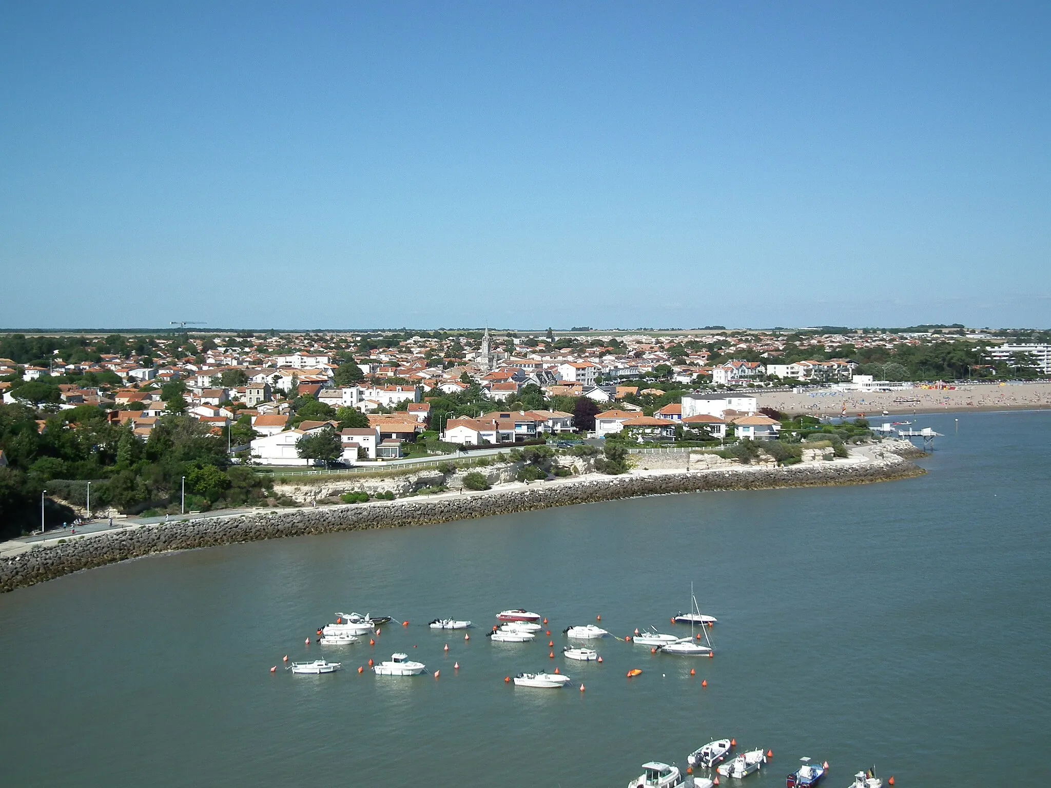 Photo showing: Vue de Saint-Georges-de-Didonne depuis le phare de Vallières