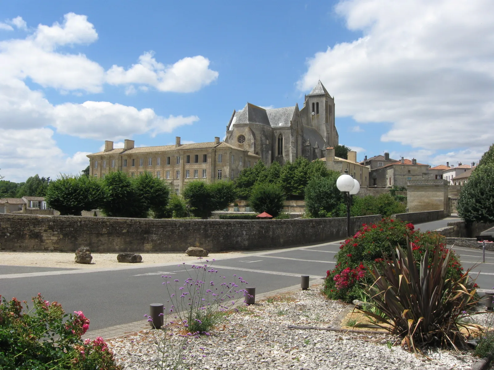 Photo showing: This building is classé au titre des monuments historiques de la France. It is indexed in the base Mérimée, a database of architectural heritage maintained by the French Ministry of Culture, under the reference PA00101205 .