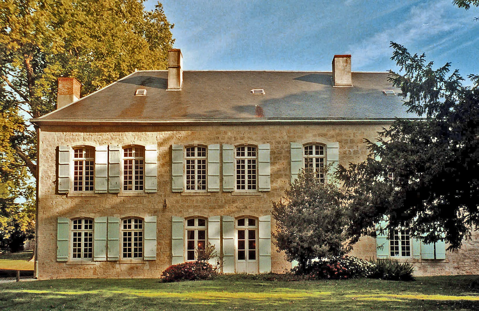 Photo showing: This building is inscrit au titre des monuments historiques de la France. It is indexed in the base Mérimée, a database of architectural heritage maintained by the French Ministry of Culture, under the reference PA00105274 .