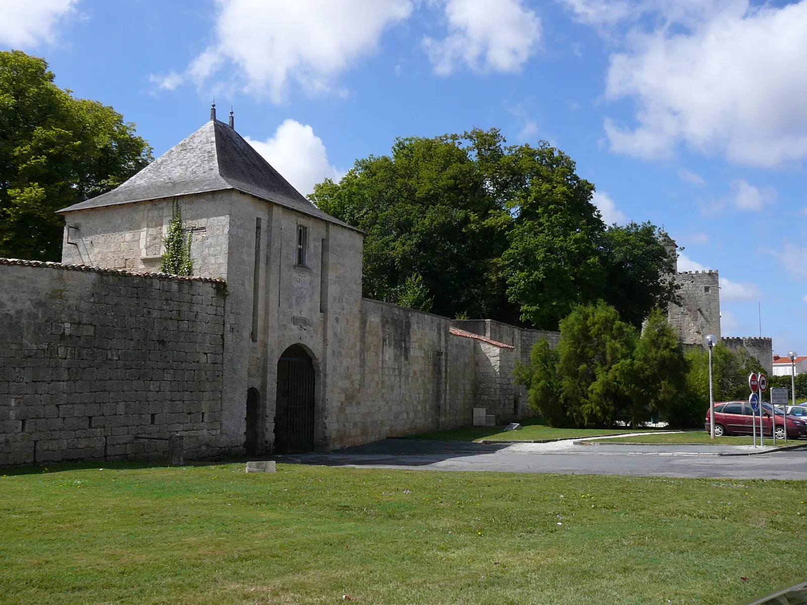 Photo showing: Castle in Surgères. Charente-Maritime (17), Poitou-Charentes, France, Europe.