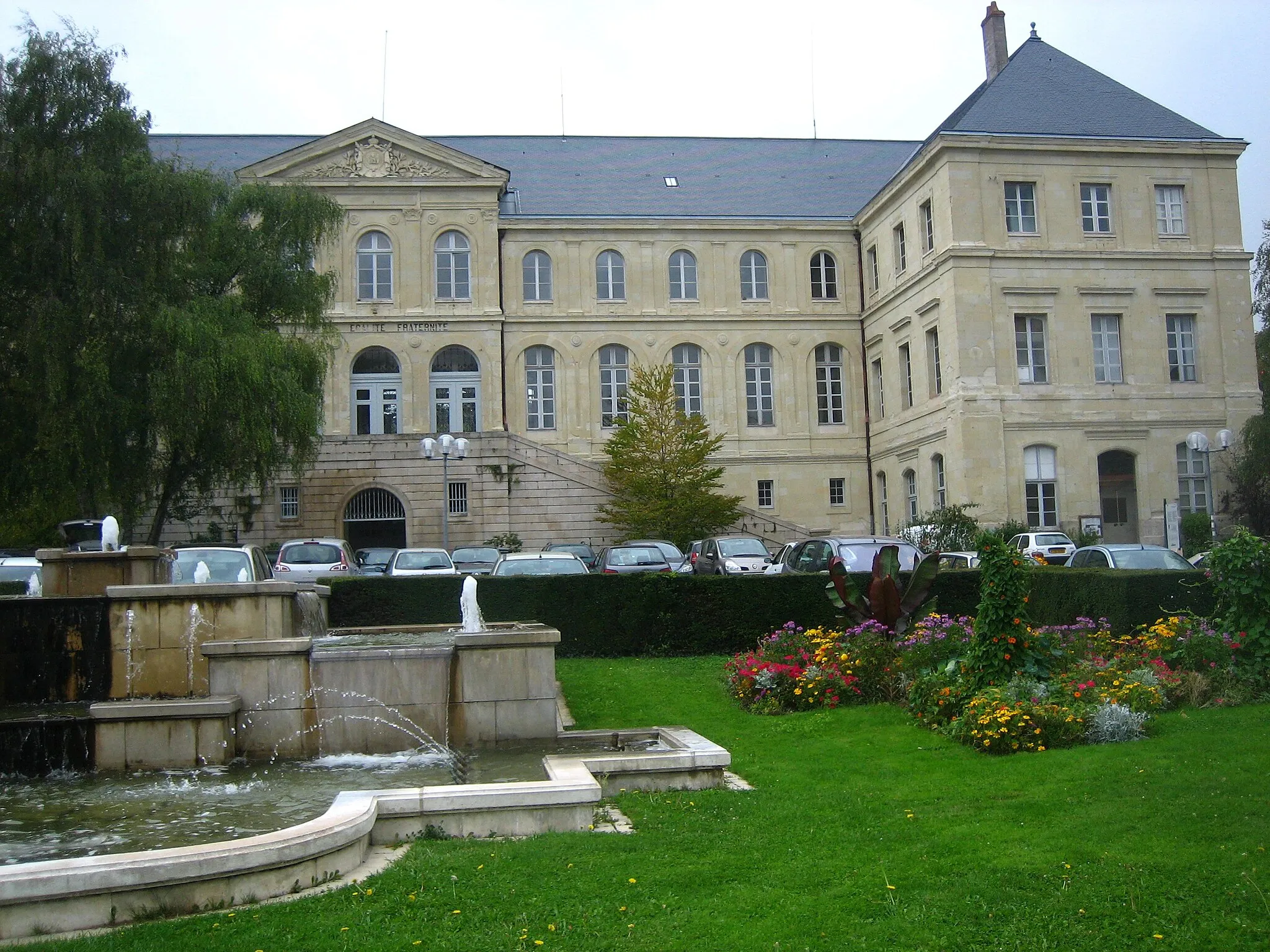 Photo showing: This building is inscrit au titre des monuments historiques de la France. It is indexed in the base Mérimée, a database of architectural heritage maintained by the French Ministry of Culture, under the reference PA00135595 .