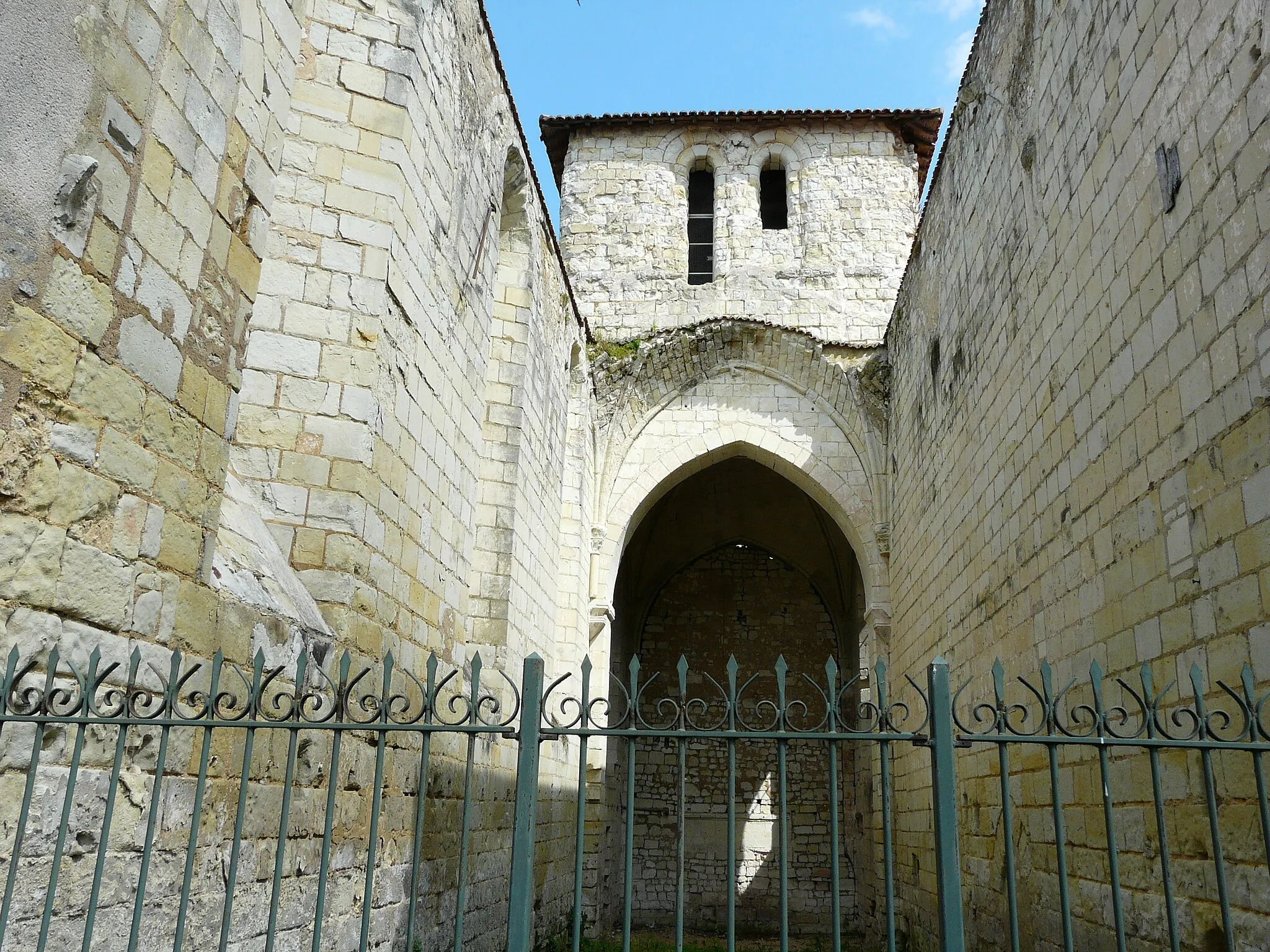 Photo showing: This building is inscrit au titre des monuments historiques de la France. It is indexed in the base Mérimée, a database of architectural heritage maintained by the French Ministry of Culture, under the reference PA00135596 .