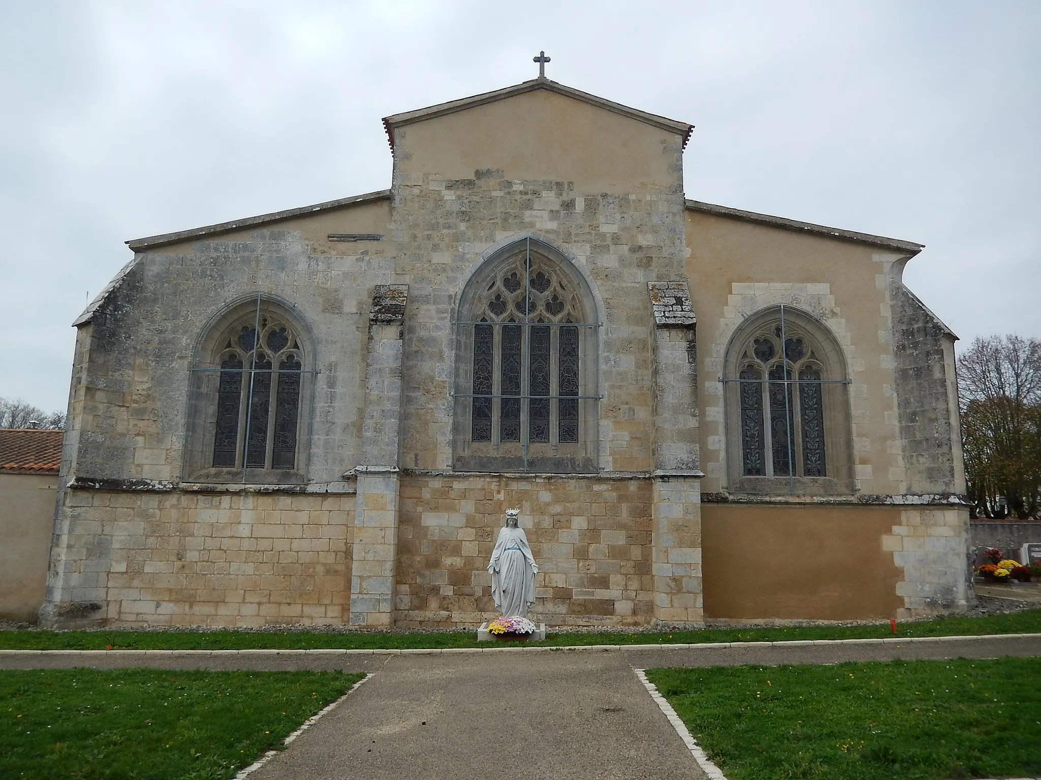 Photo showing: L'arrière de l'église Saint-Cybard, à Périgny (Charente-Maritime, France).