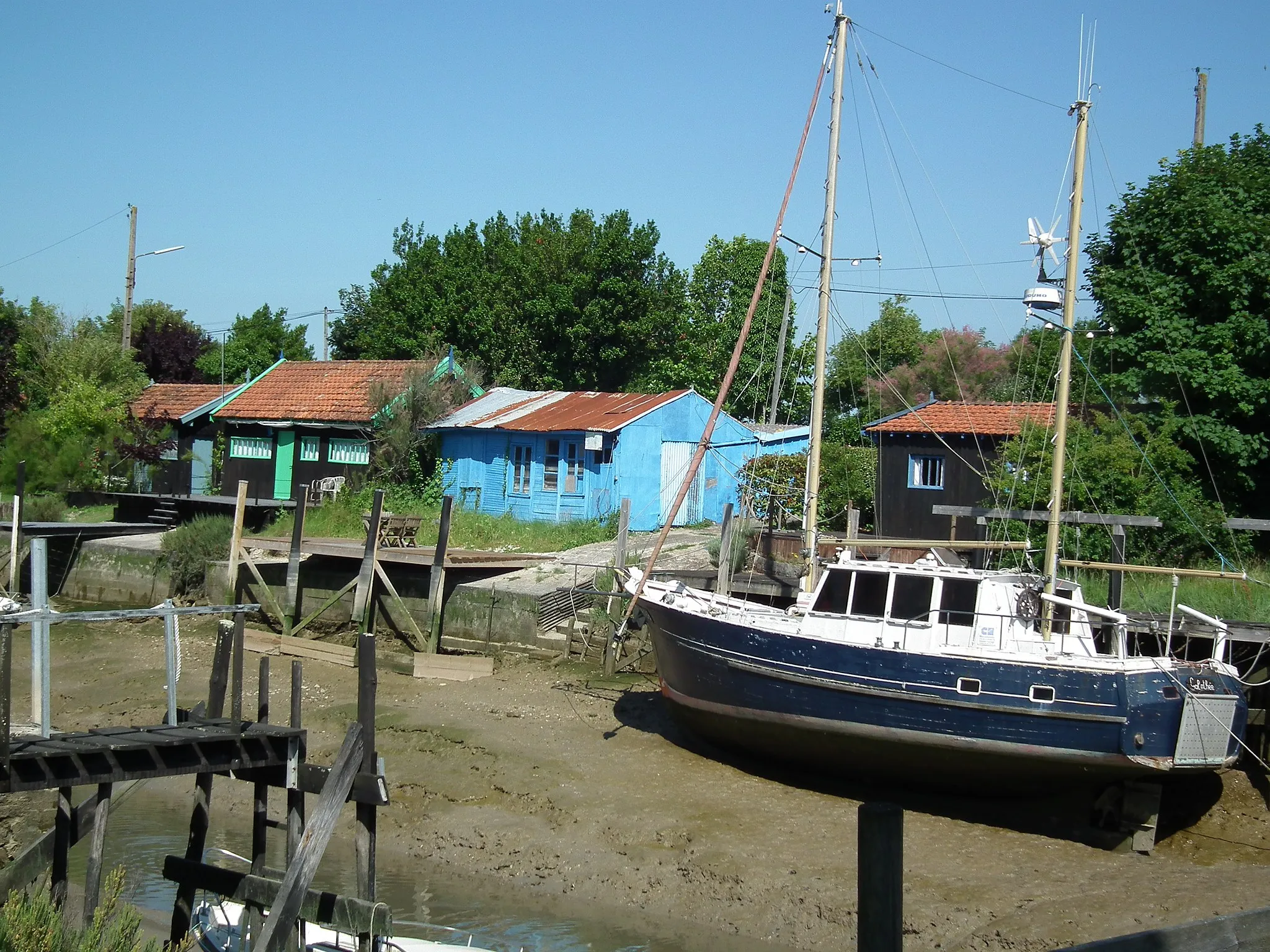 Photo showing: Le port ostréicole de La Tremblade
