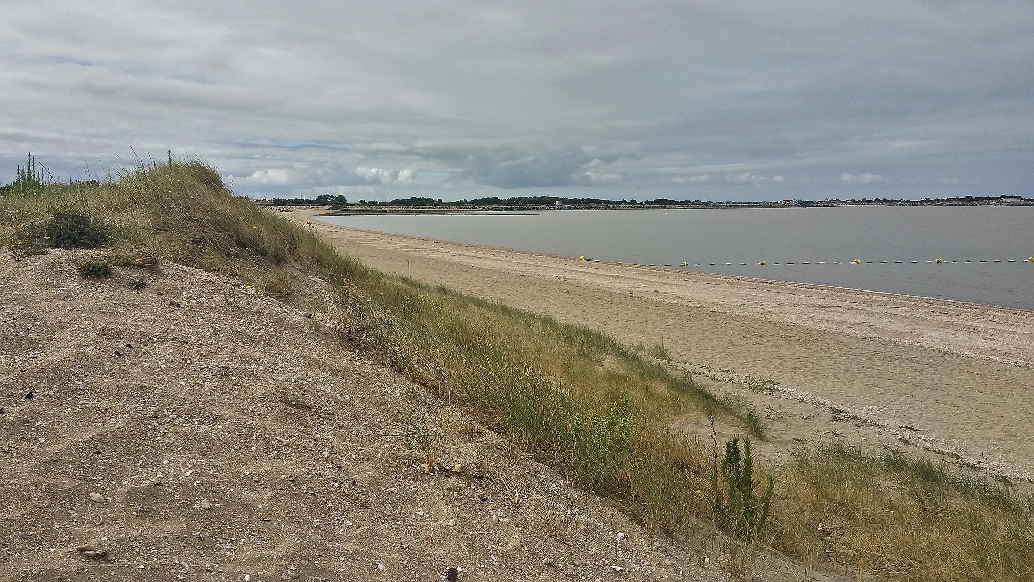 Photo showing: La plage et la dune d'Aytré et la presqu'ile d'Angoulins au fond