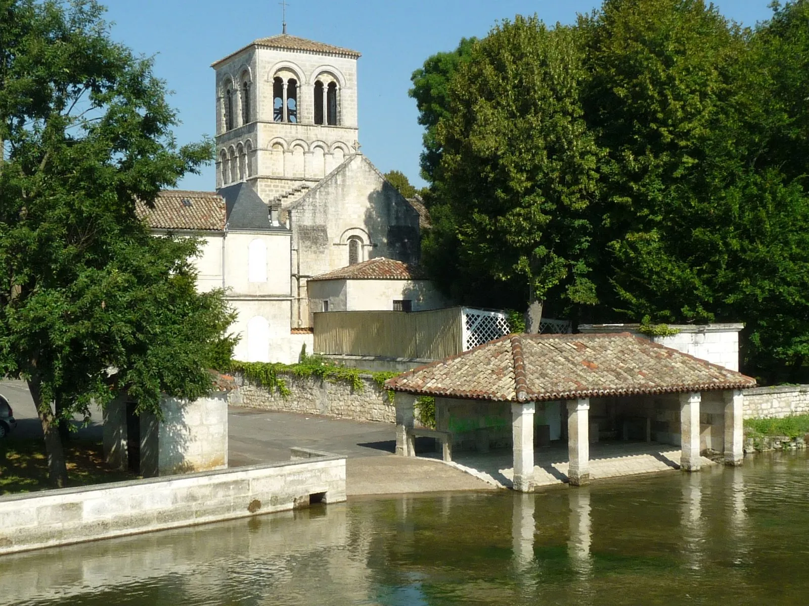 Photo showing: église de Magnac-sur-Touvre (16), France