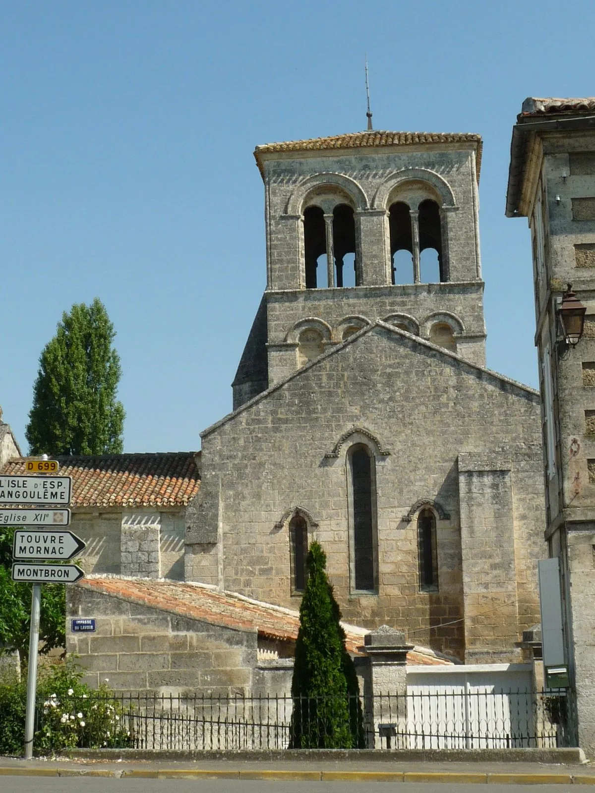 Photo showing: église de Magnac-sur-Touvre (16), France