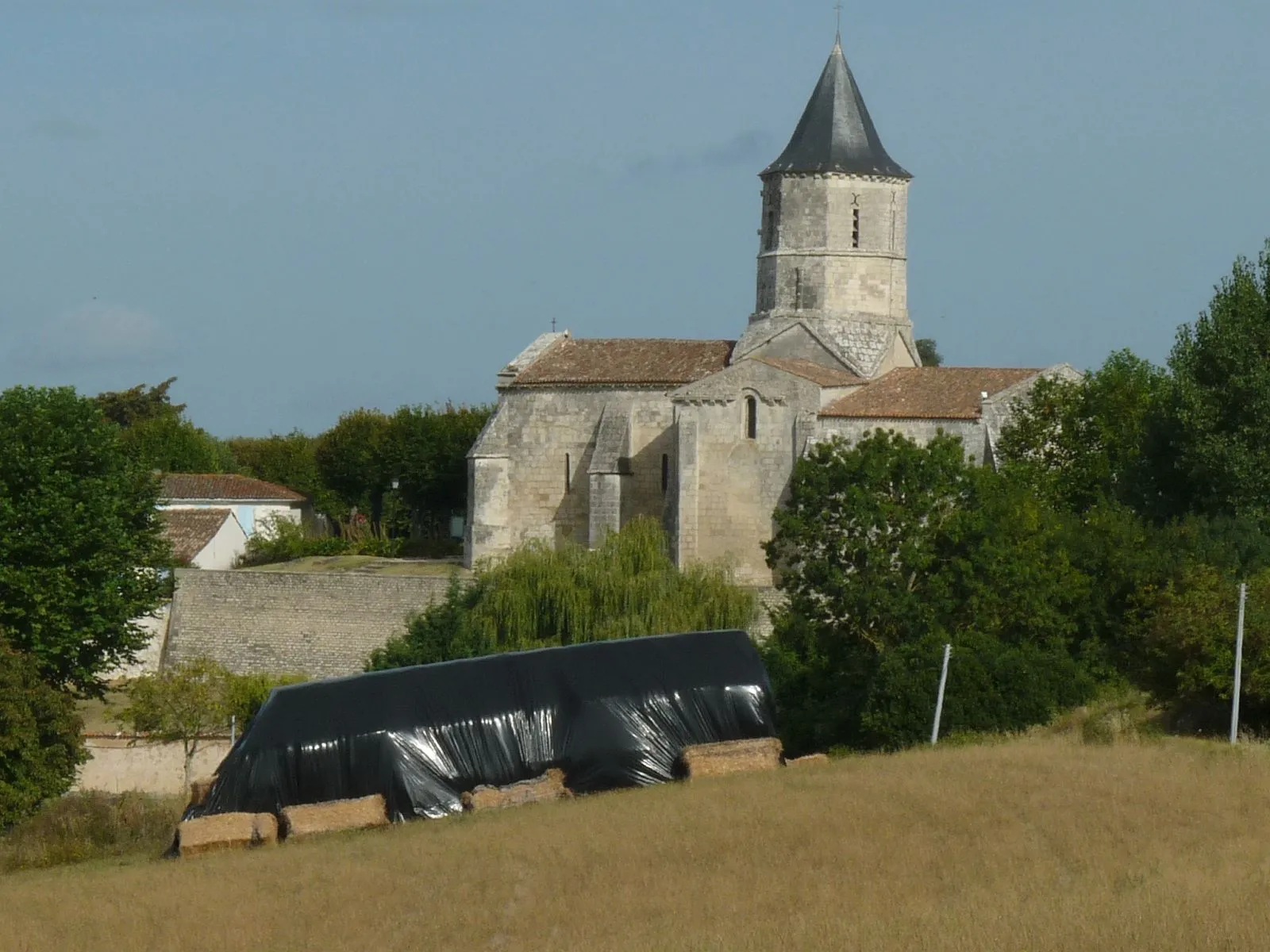 Photo showing: church of Arces (Charente-Maritime), SW France