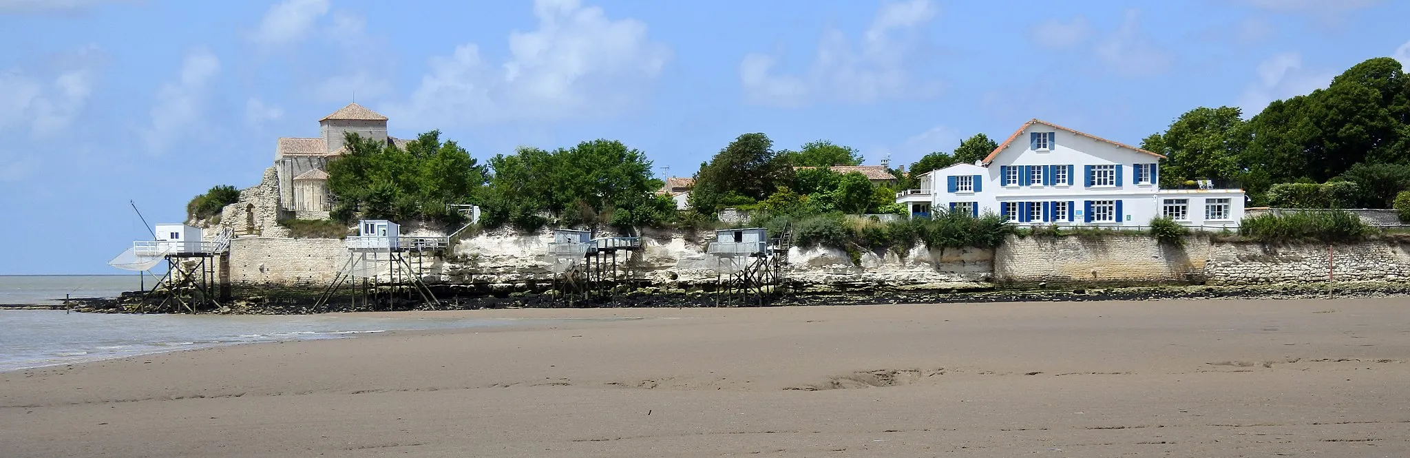 Photo showing: Talmont-sur-Gironde from the south.