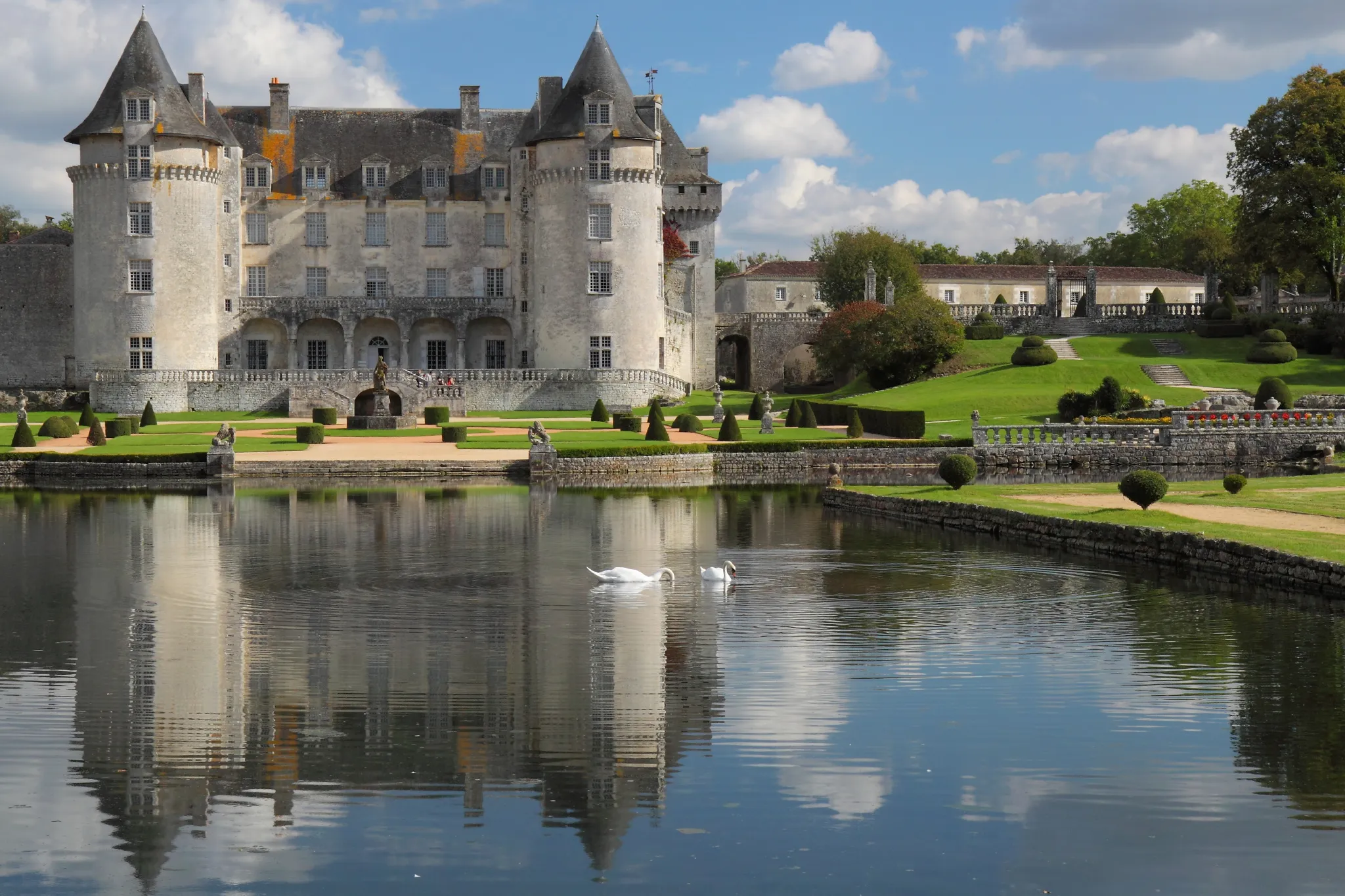 Photo showing: This building is indexed in the base Mérimée, a database of architectural heritage maintained by the French Ministry of Culture, under the reference PA00105221 .