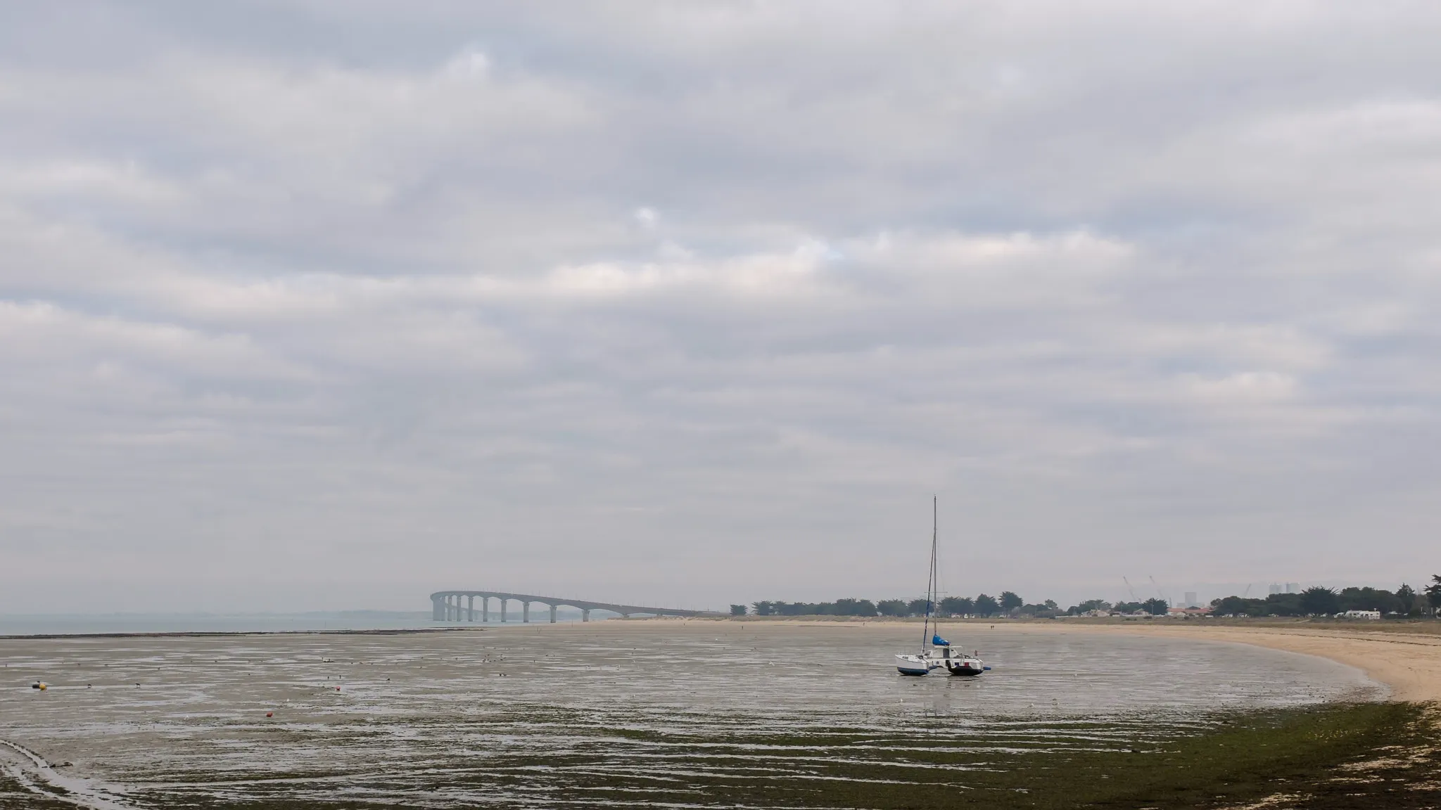 Photo showing: 500px provided description: Beach of Rivedoux Plage, in Ile-de-R? [#Beach ,#Boats ,#Island]