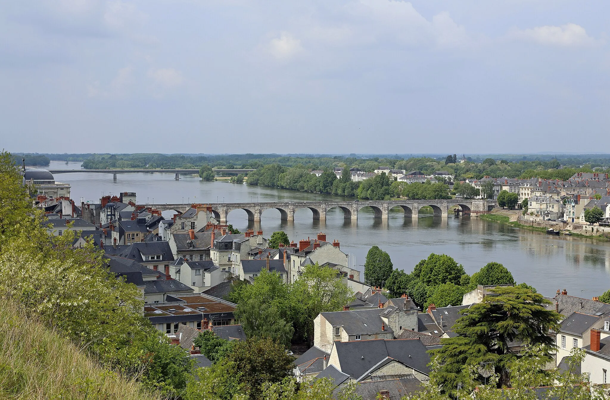 Photo showing: The Loire river in Saumur (France). At the centre of the image: the Pont Cessart.