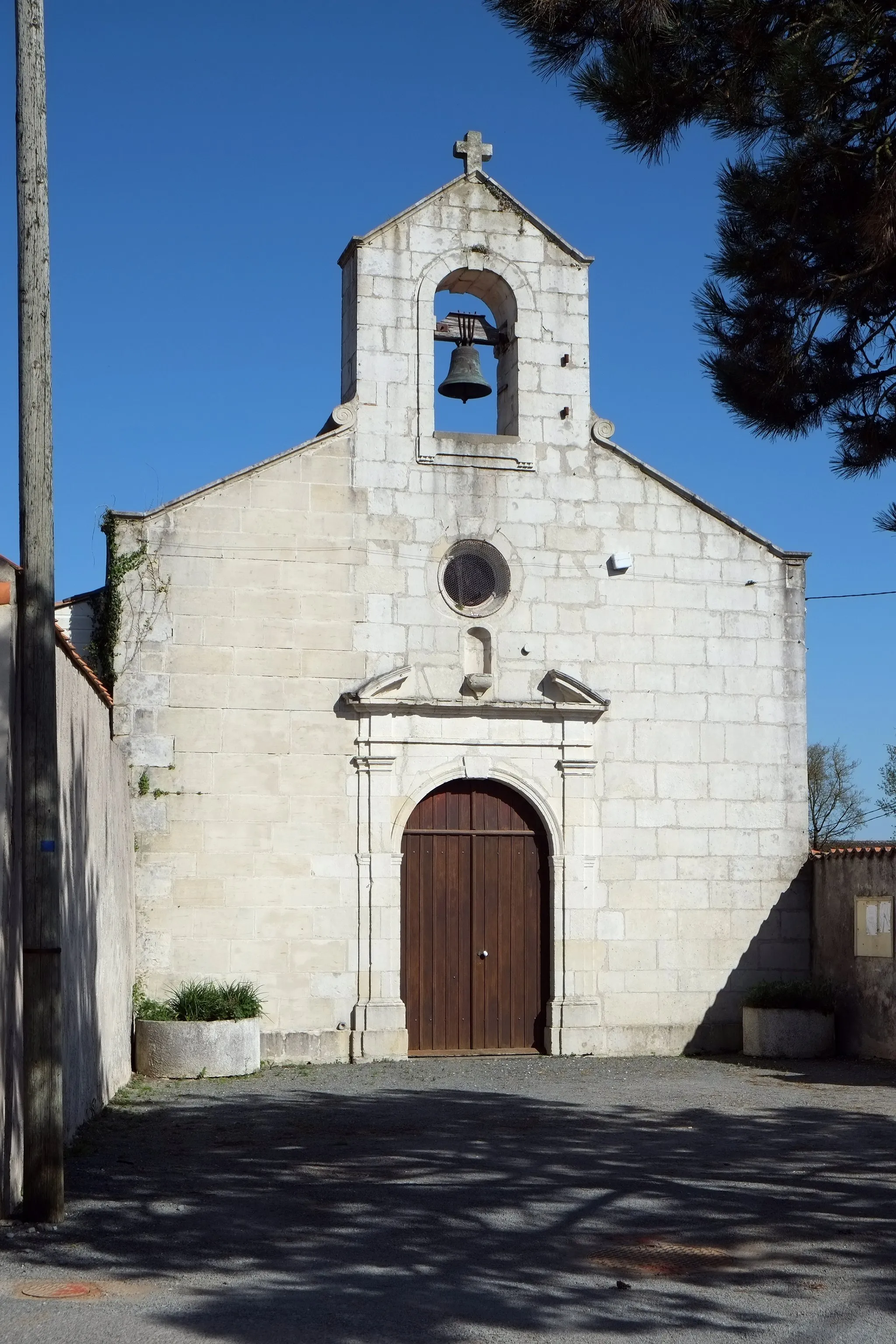 Photo showing: Église Sainte-Anne Montroy Charente-Maritime France