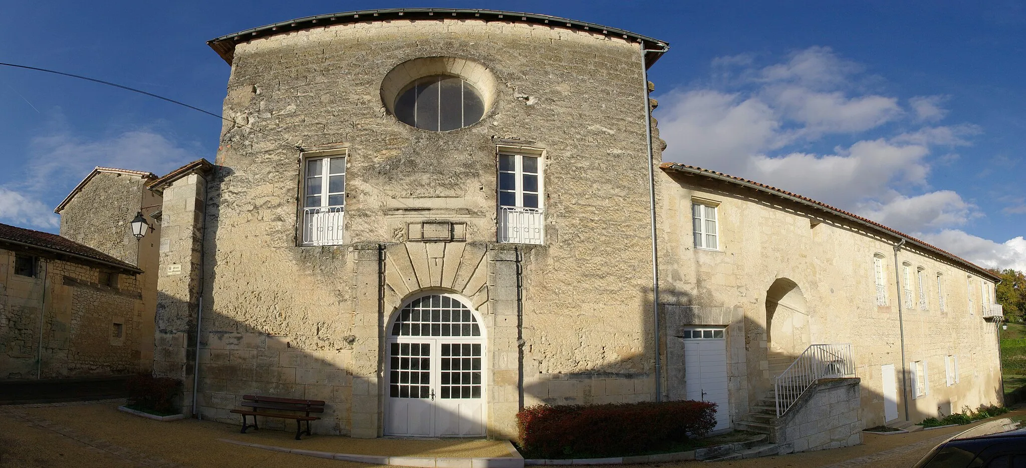 Photo showing: Le couvent des Minimes, devenu aujourd'hui maison de retraite à Aubeterre-sur-Dronne, Charente, France.