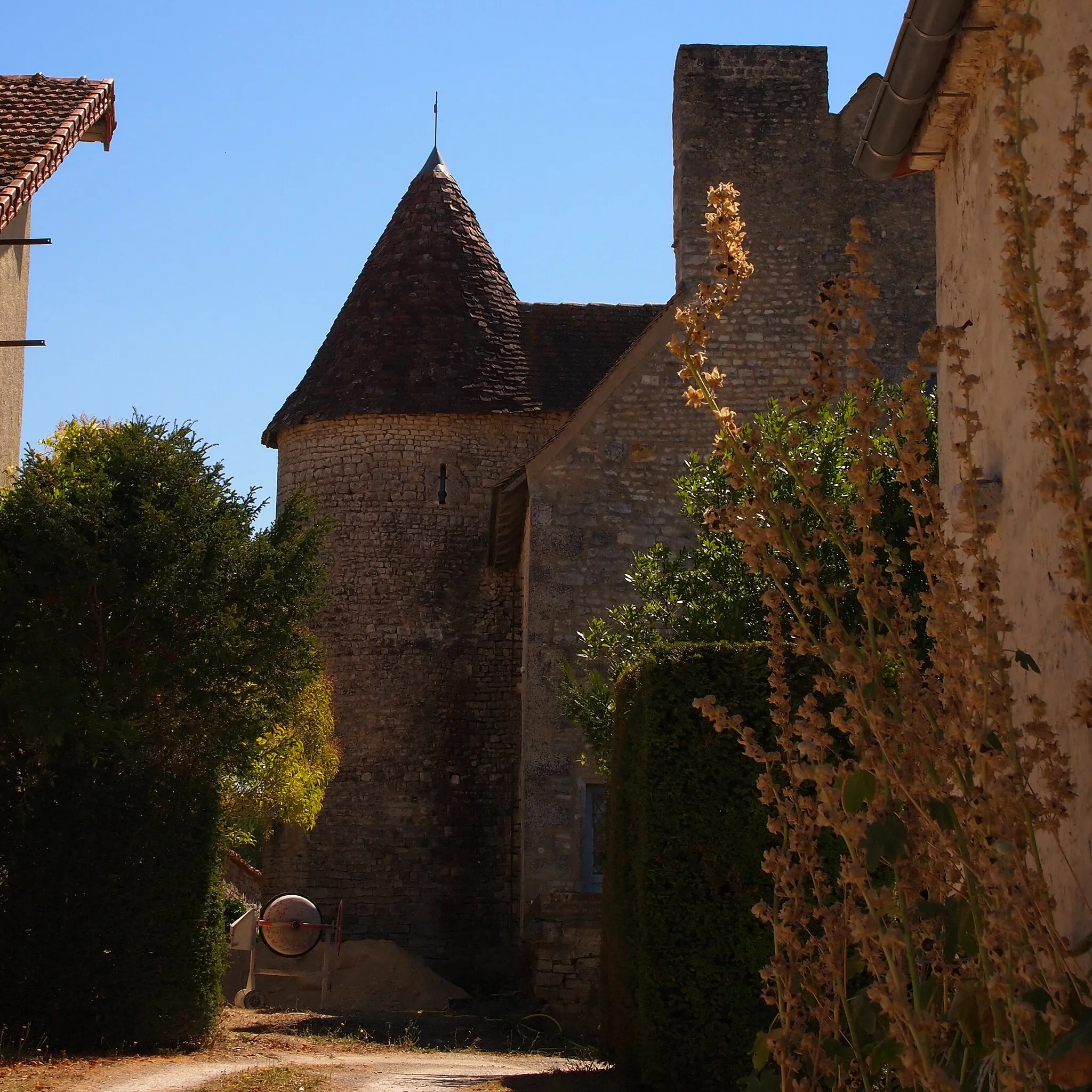 Photo showing: Français : Logis de Cherconnay, à Longré en Charente, dans le hameau du Vivier (inscrit, 1991)