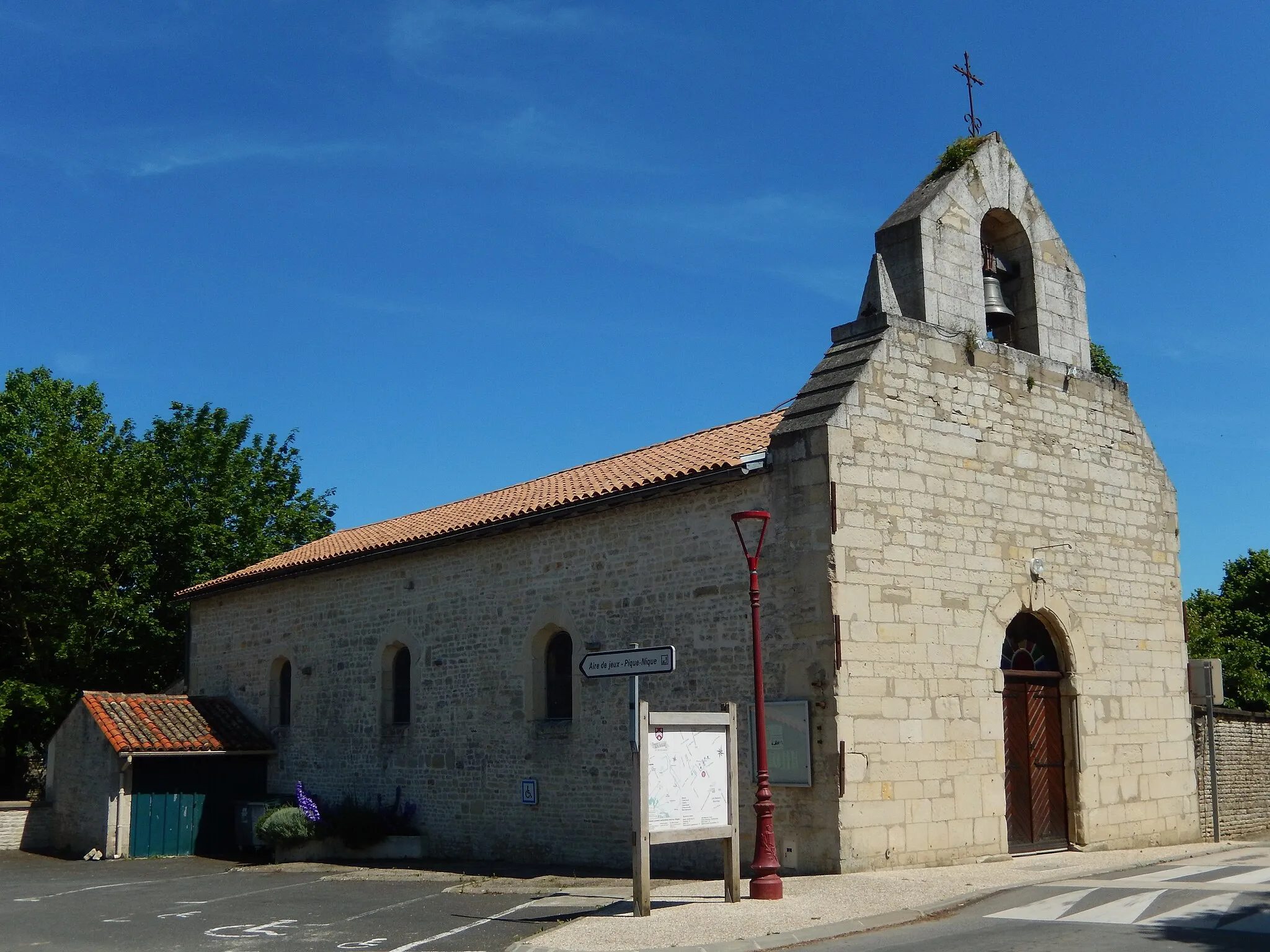 Photo showing: L'église Saint-Saturnin de Loubillé, dans les Deux-Sèvres.