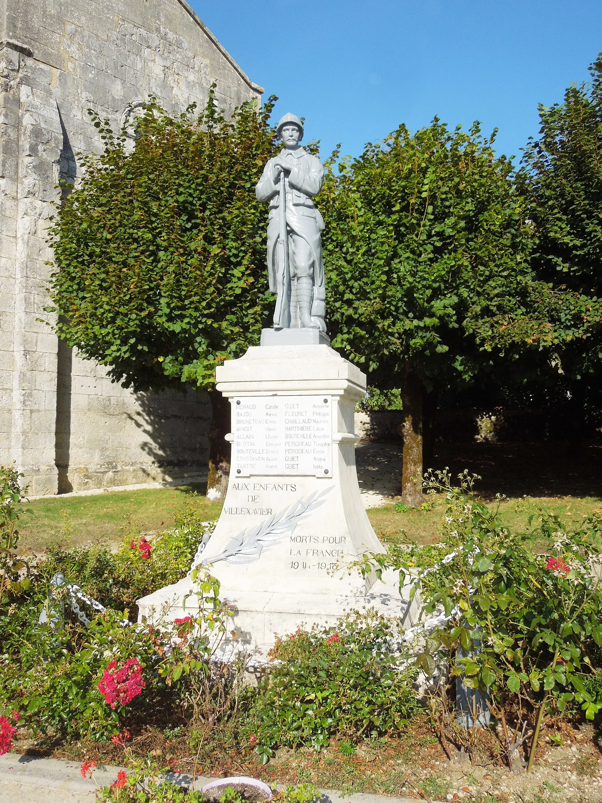 Photo showing: Villexavier, war memorial at the church