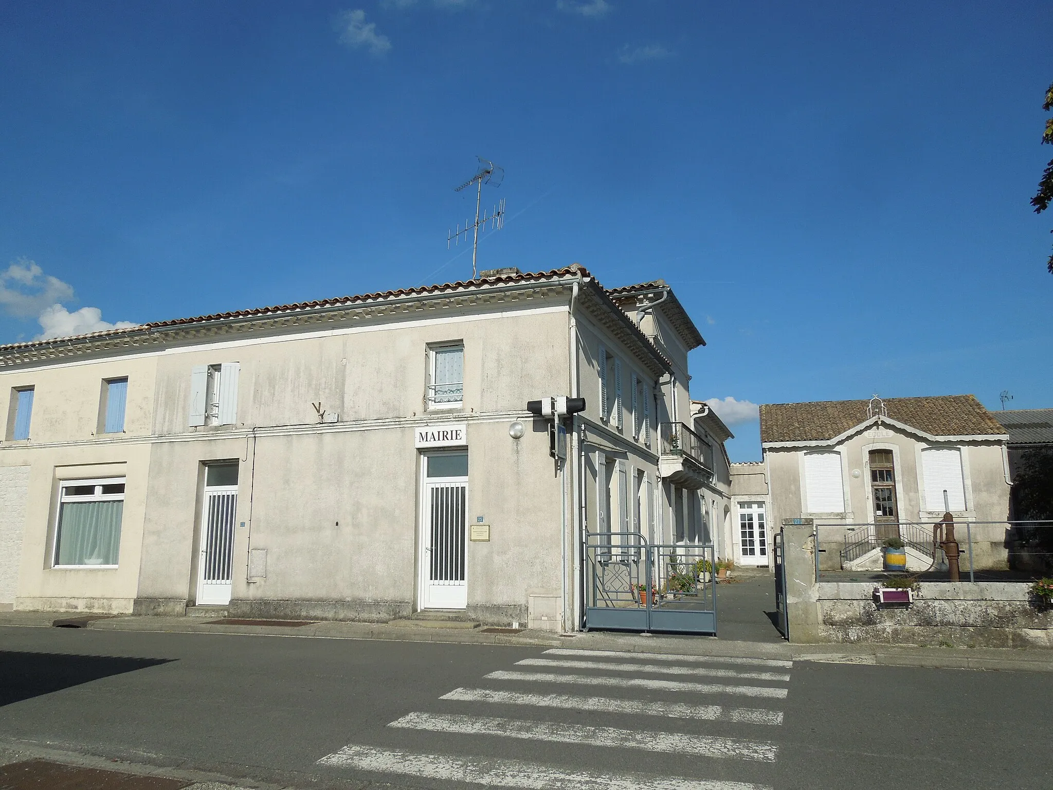 Photo showing: Villexavier, town hall (left) and school (right)