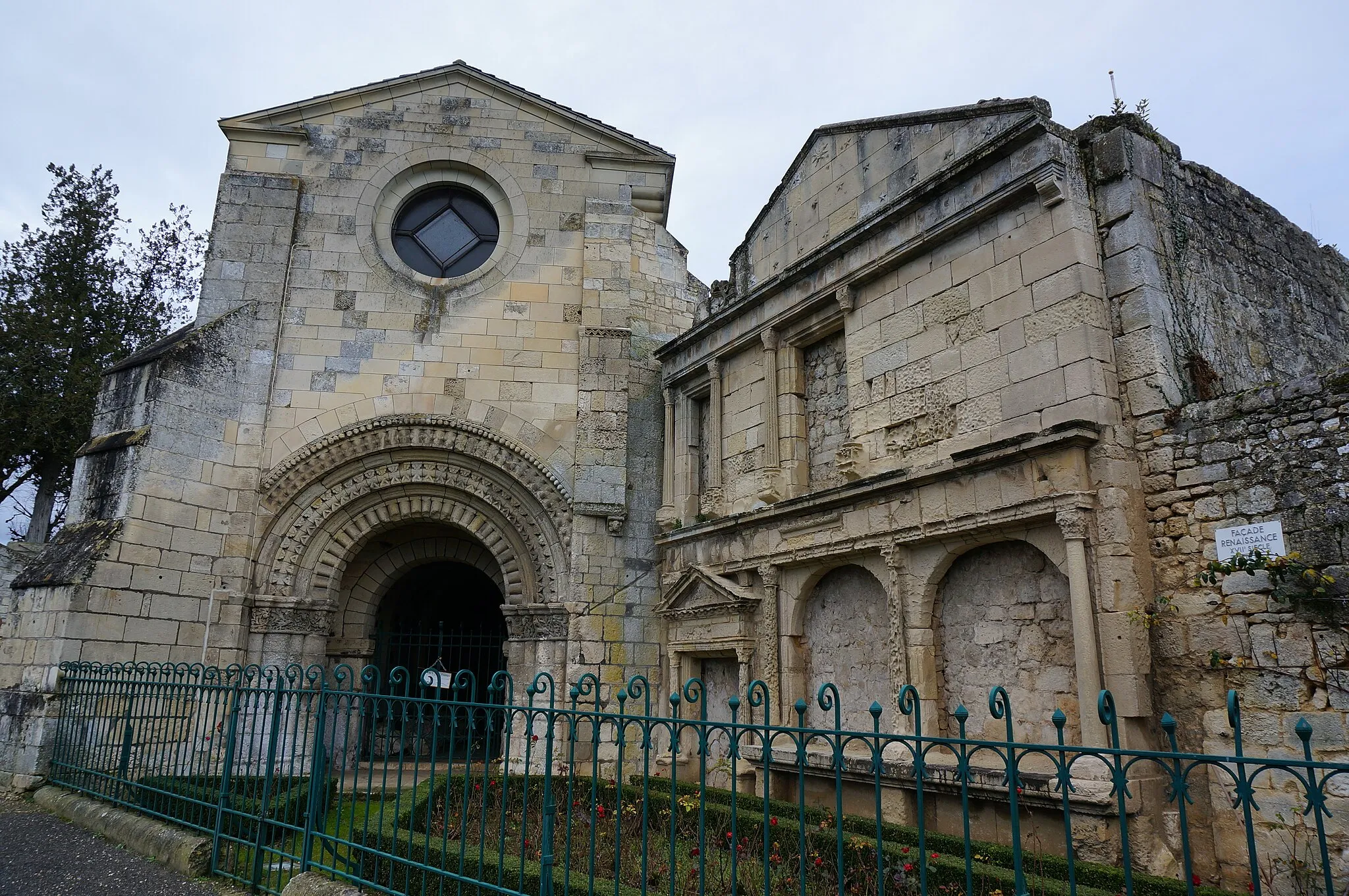 Photo showing: vue de la Chapelle Saint-Gilles (Pons).