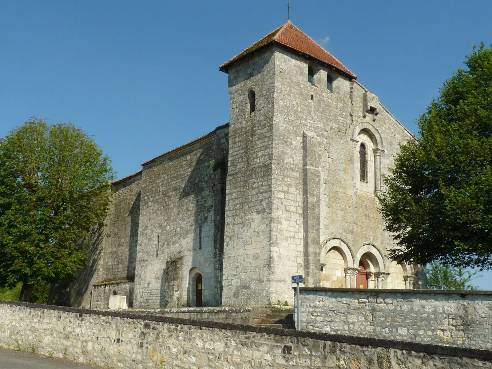Photo showing: church of Touvre, Charente, SW France