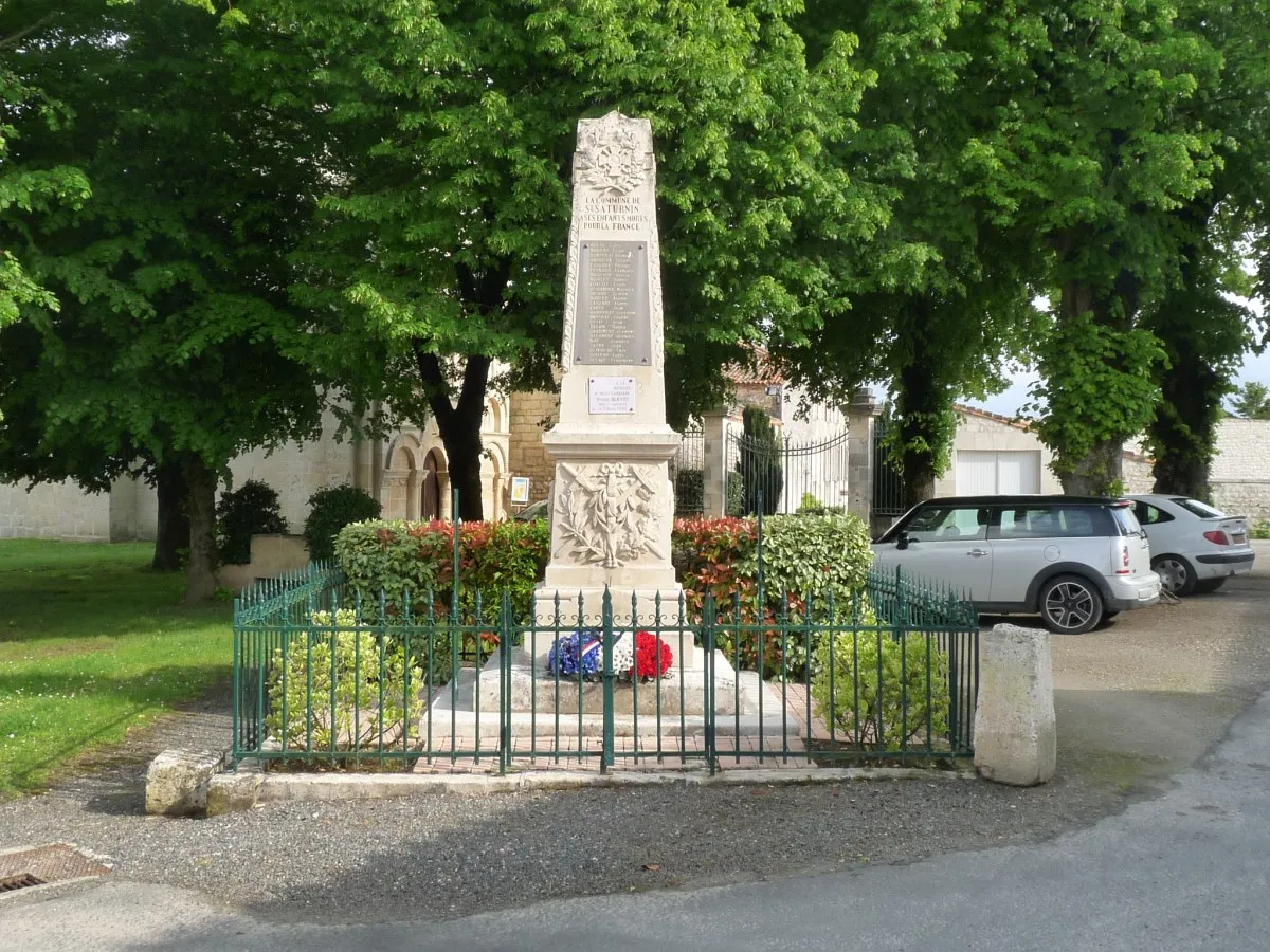 Photo showing: Monument aux morts de St-Saturnin, Charente, France