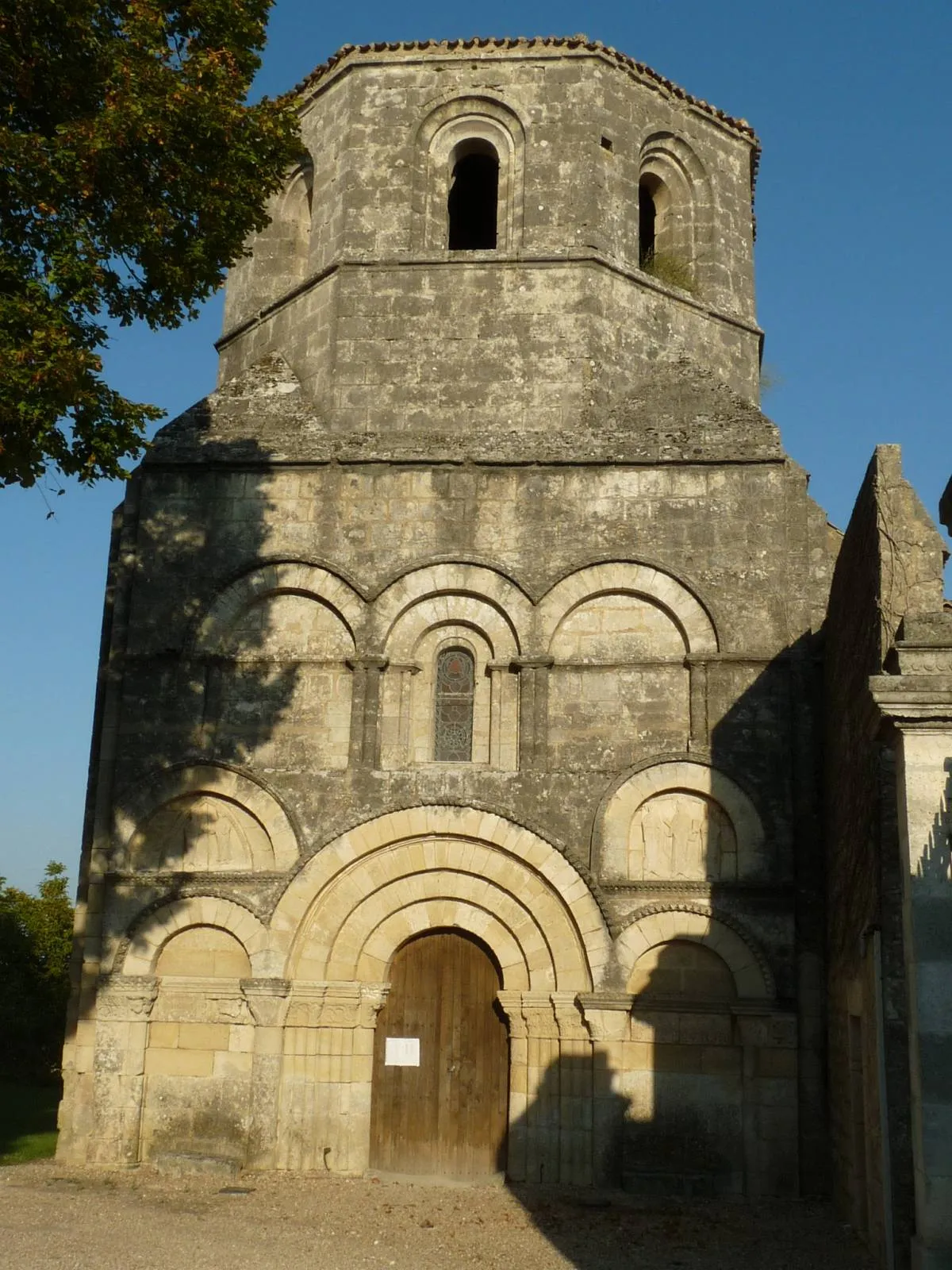 Photo showing: église de St-Saturnin (16), France