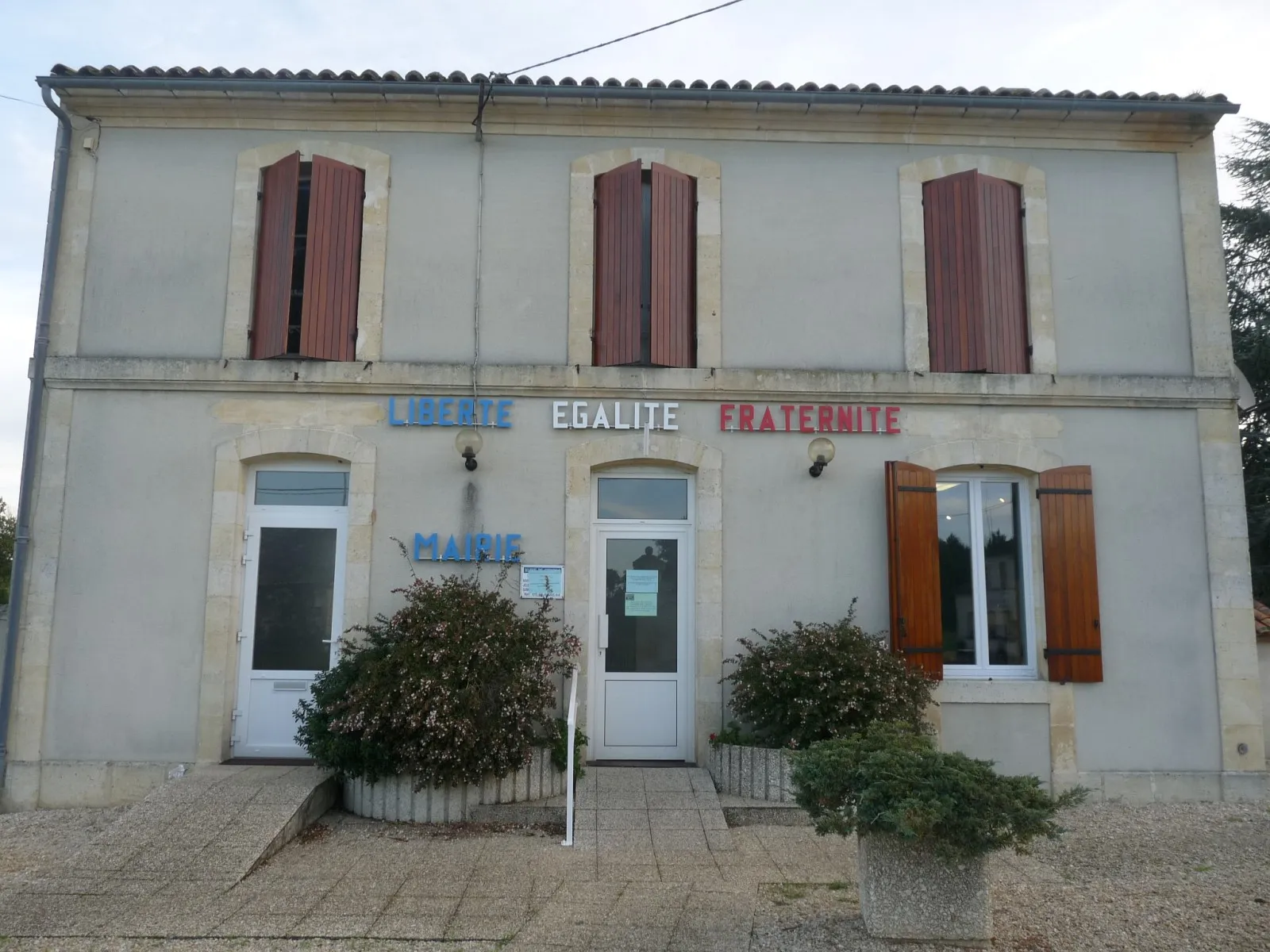 Photo showing: Mairie de Corignac, Charente-Maritime, France