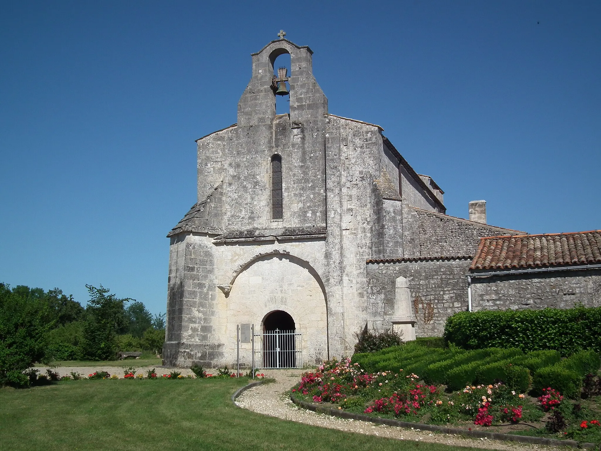 Photo showing: L'église romane de Saint-Martial-de-Vitaterne