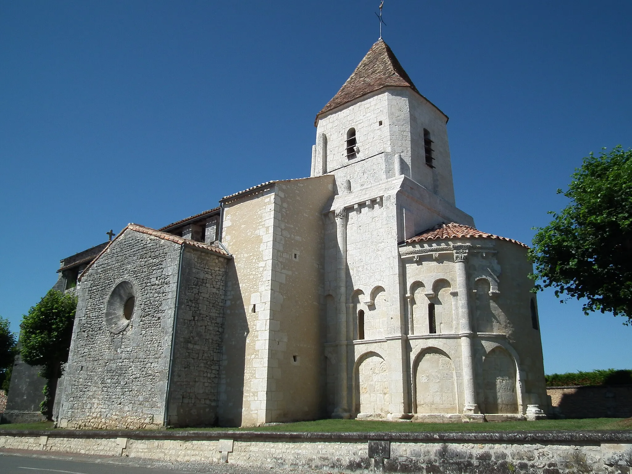 Photo showing: L'église romane de Guitinières