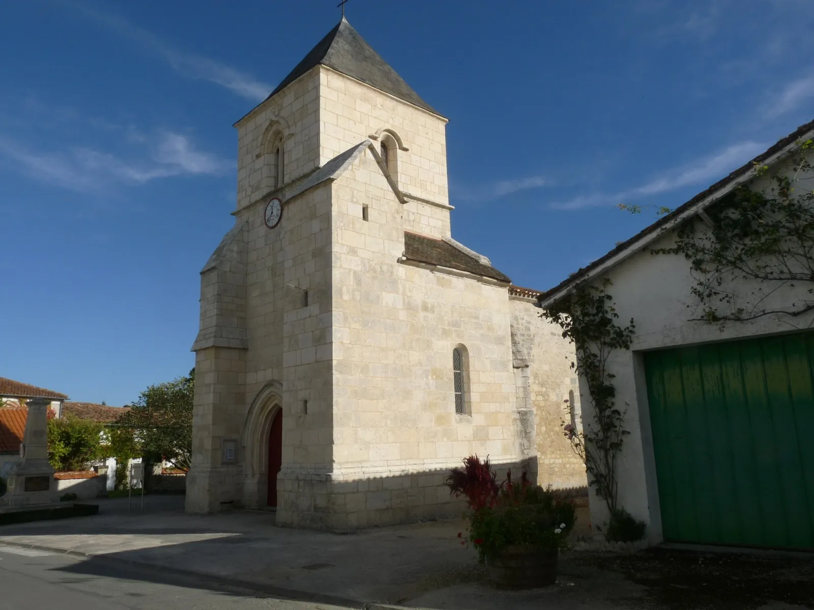 Photo showing: Eglise de Léoville, Charente-Maritime, France