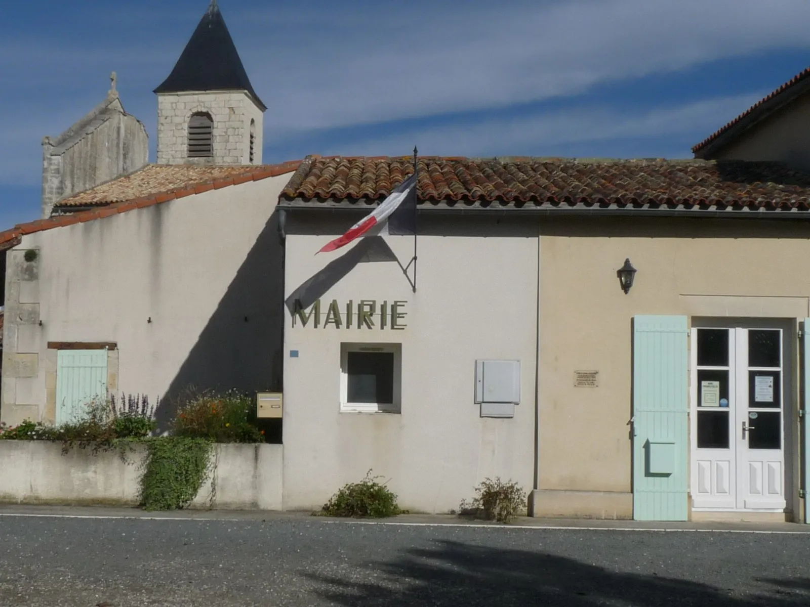 Photo showing: Mairie de Fontaines-d'Ozillac, Charente-Maritime, France