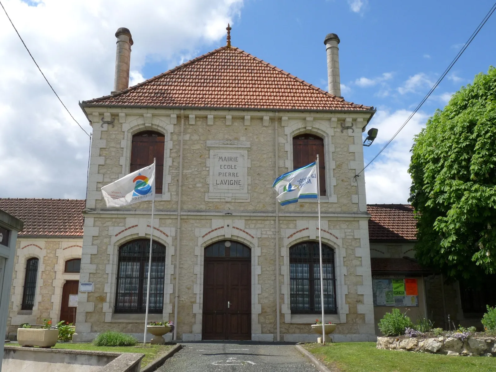 Photo showing: Mairie de La Barde, Charente-Maritime, France