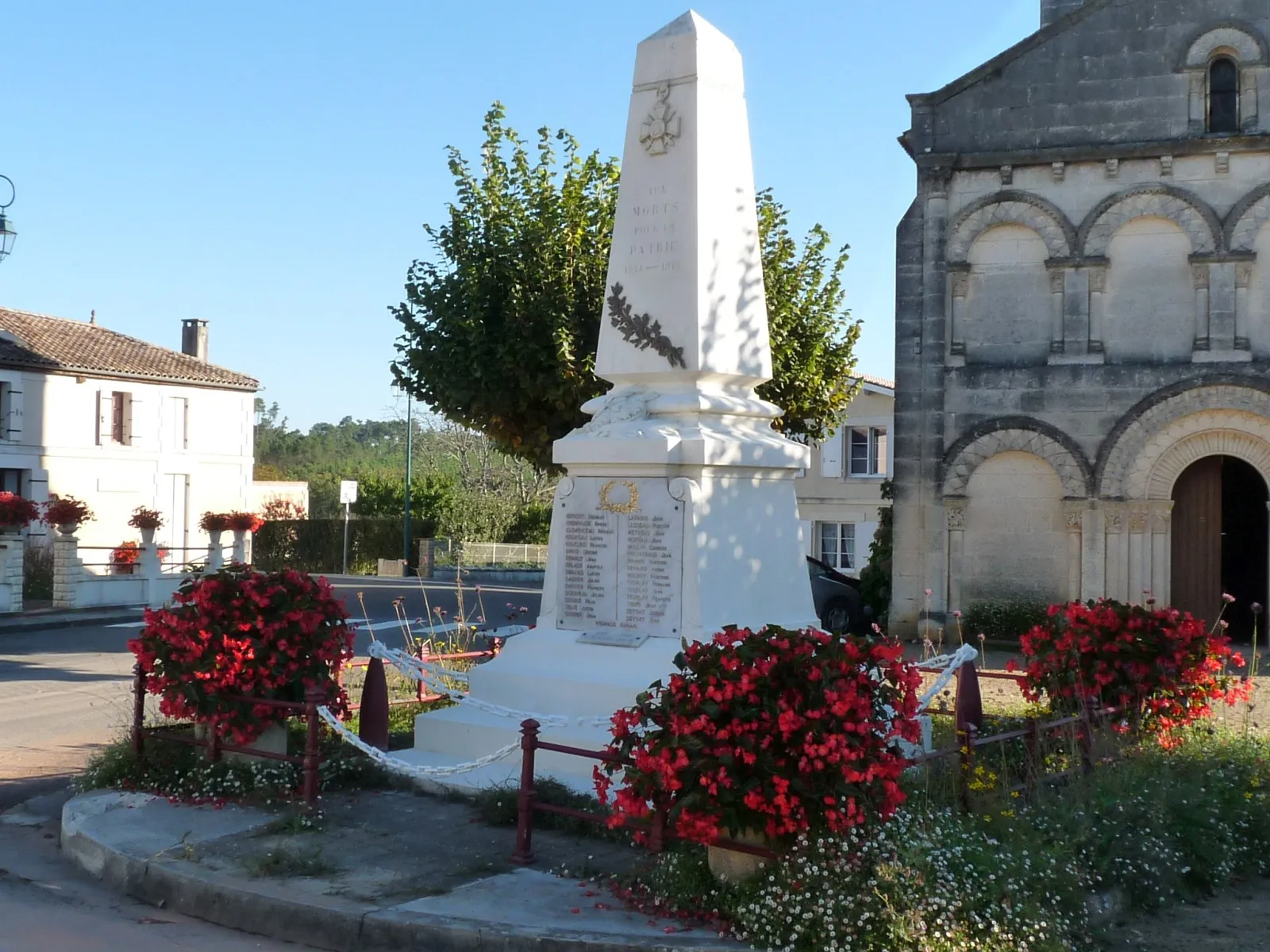 Photo showing: Monument aux morts, Saint-Martin-de-Coux, Charente-Maritime, France