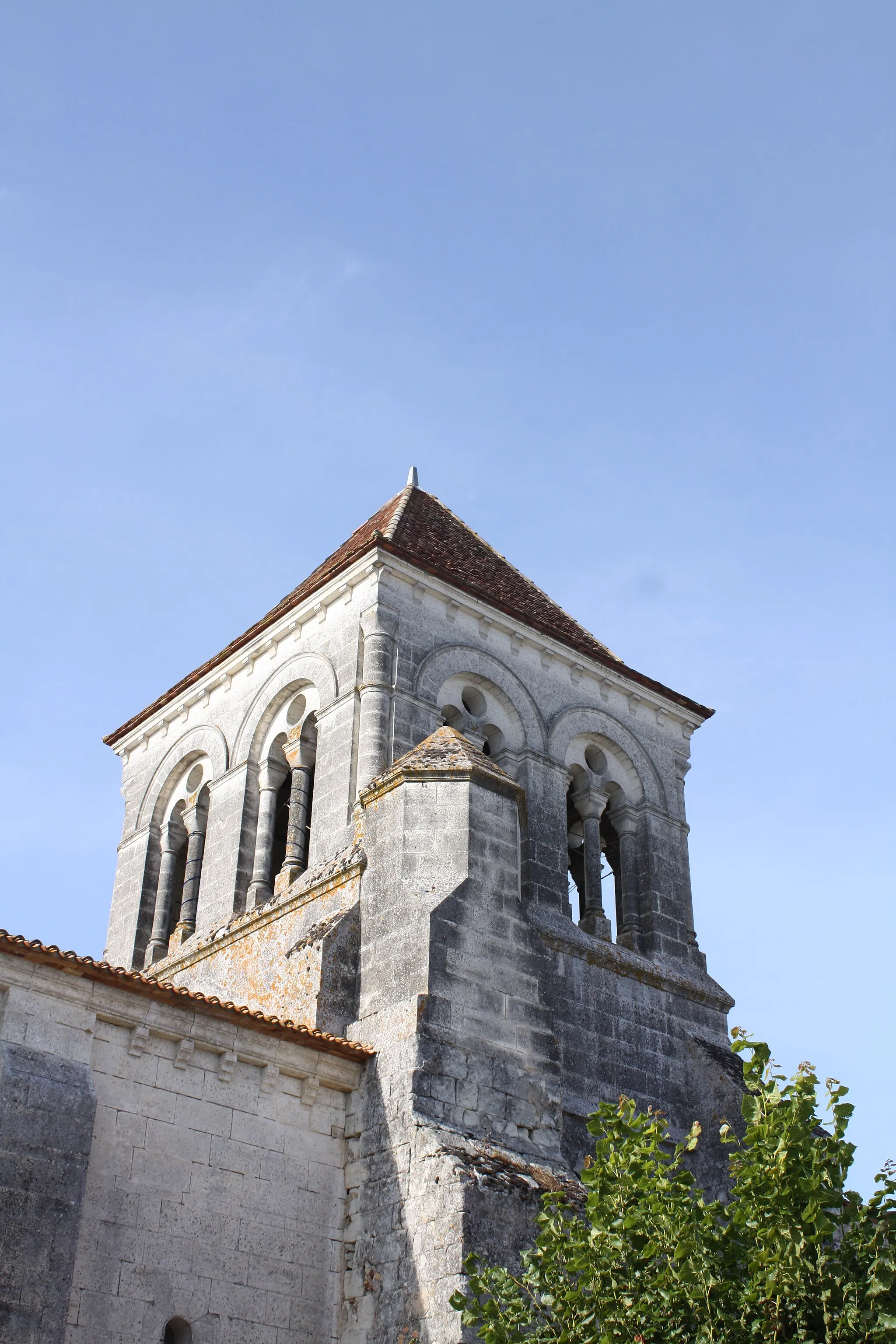 Photo showing: This building is indexed in the base Mérimée, a database of architectural heritage maintained by the French Ministry of Culture, under the reference PA00105203 .