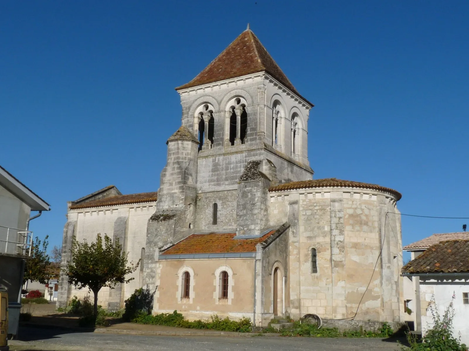 Photo showing: Eglise de Saint-Martin-de-Coux, Charente-Maritime, France