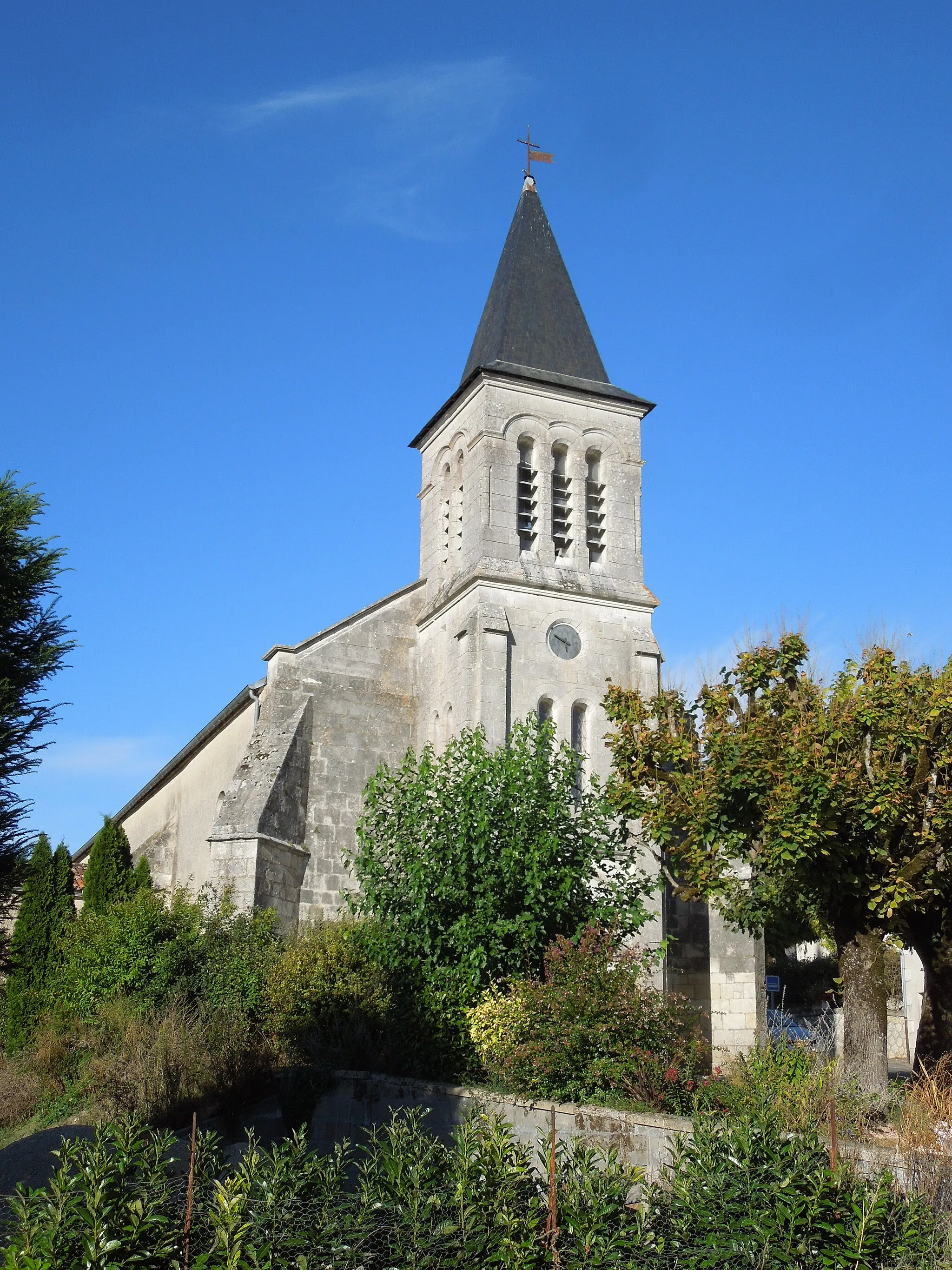 Photo showing: Saint-Maigrin, village church