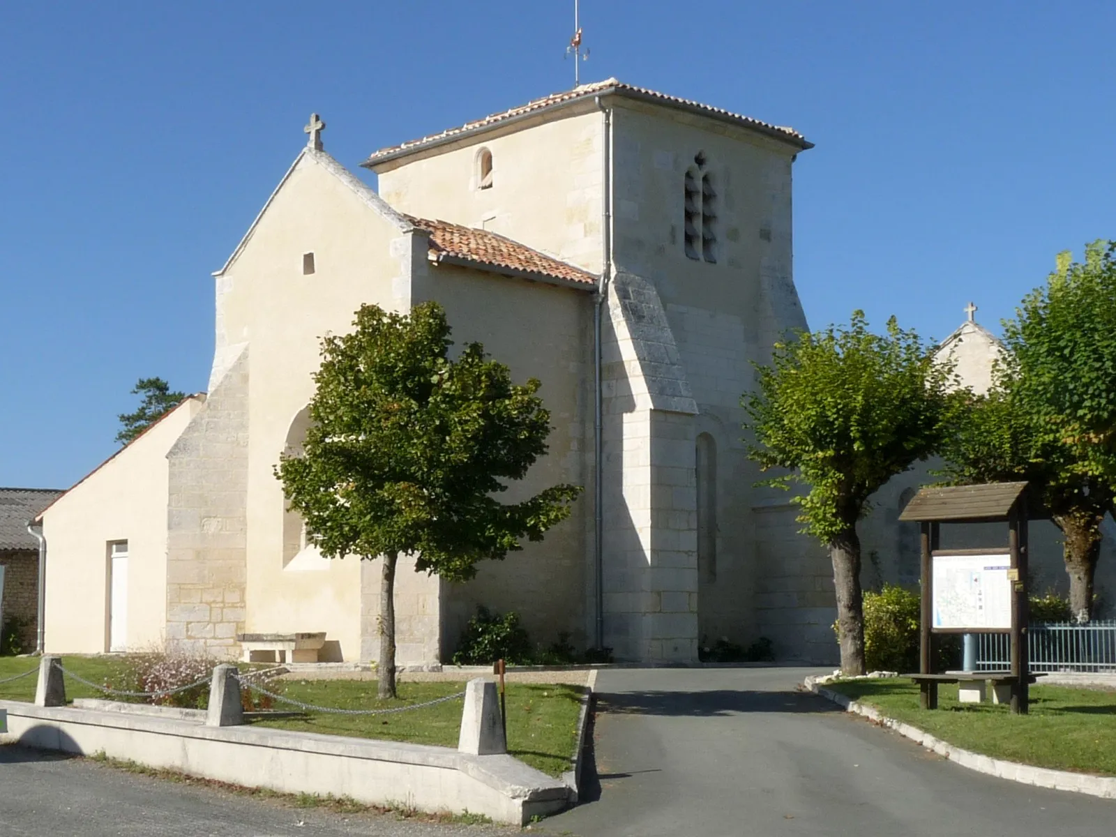 Photo showing: Eglise de St-Martial-sur-Né, Charente-Maritime, France