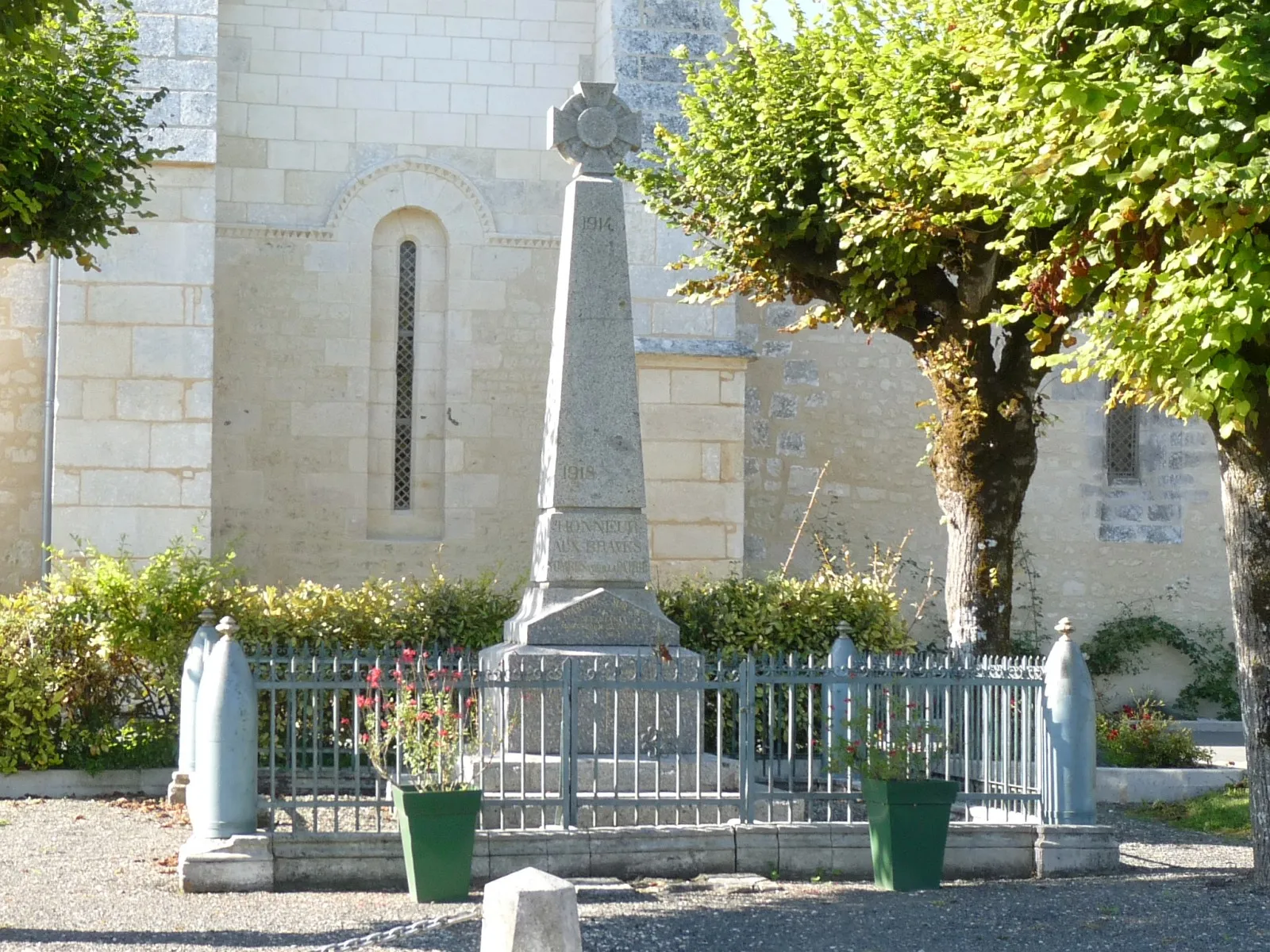 Photo showing: Monument aux morts,  St-Martial-sur-Né, Charente-Maritime, France