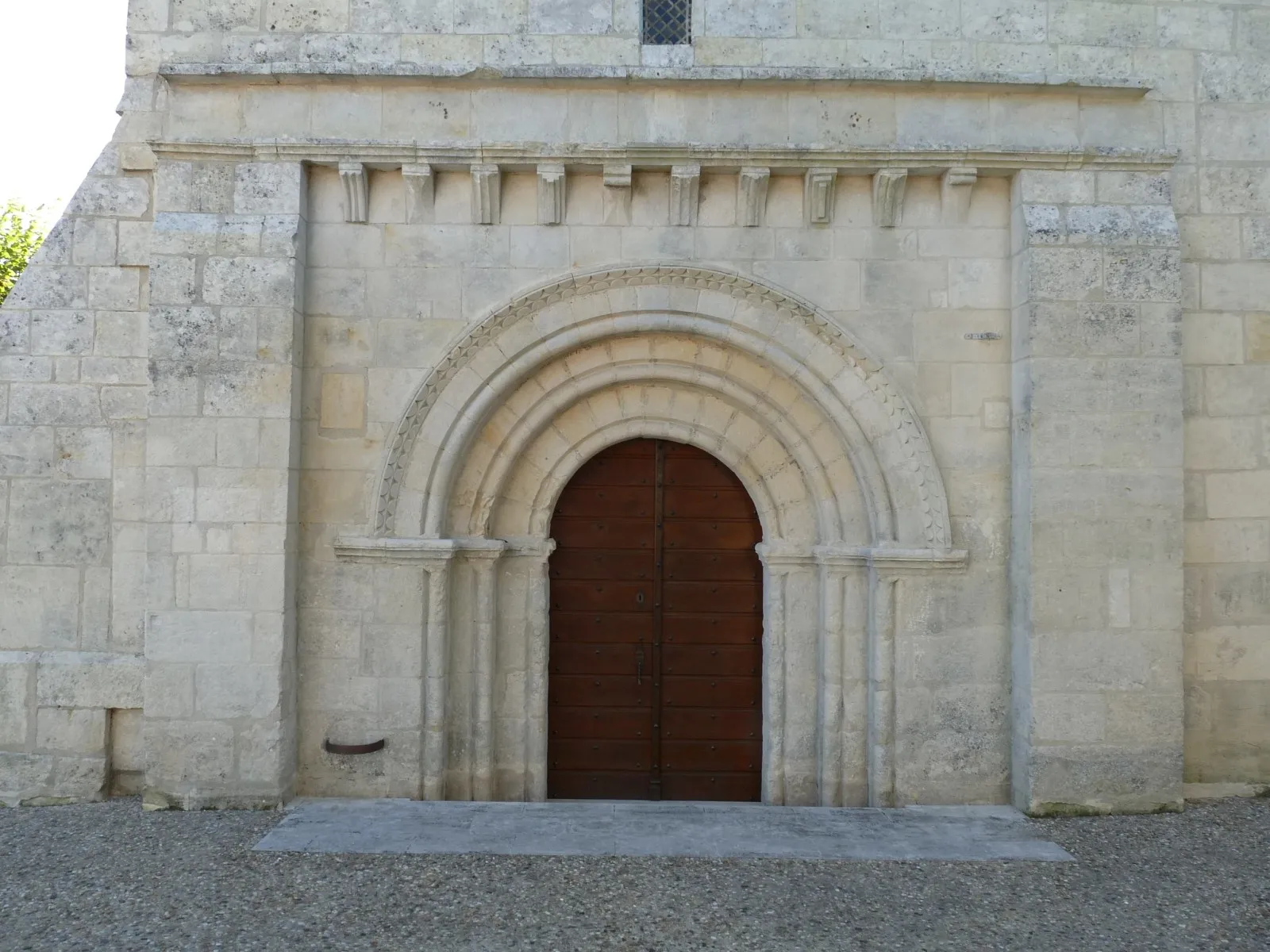 Photo showing: Eglise de St-Martial-sur-Né, Charente-Maritime, France