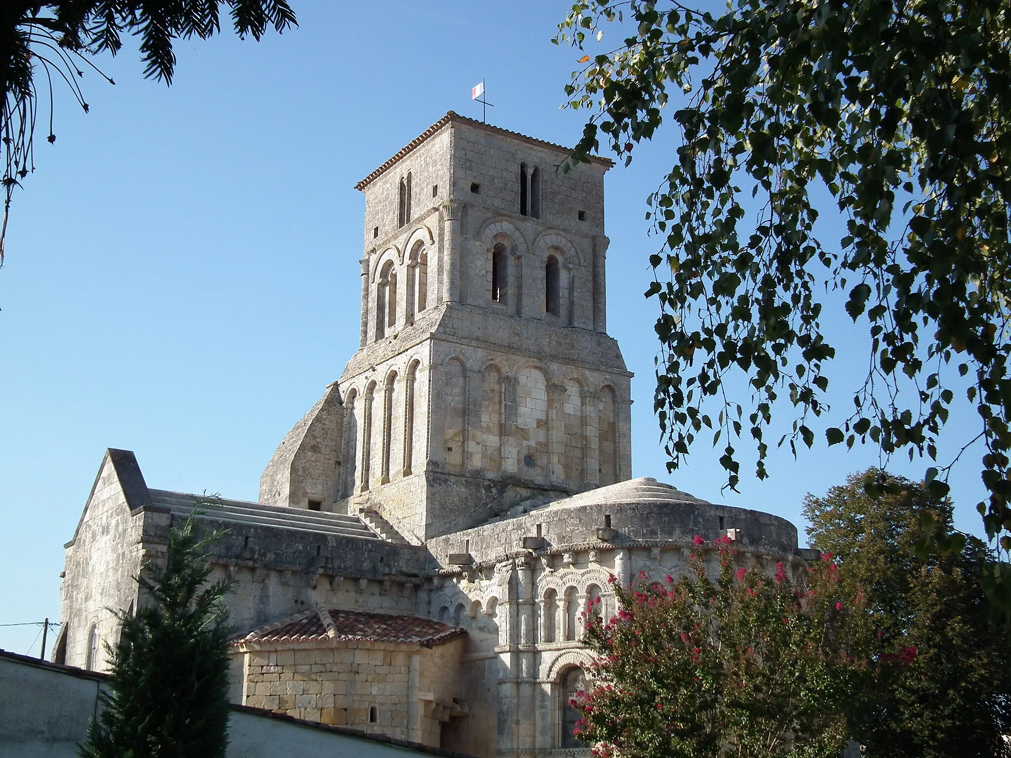 Photo showing: L'église romane de Champagnolles