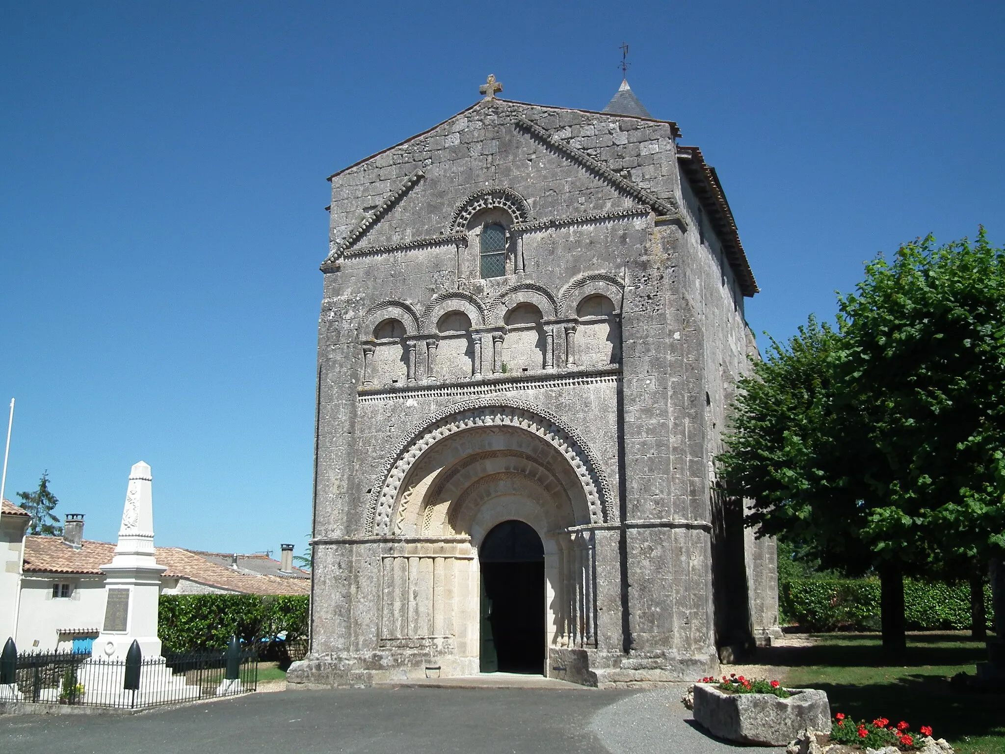 Photo showing: Façade de l'église de Saint-Palais-de-Phiolin