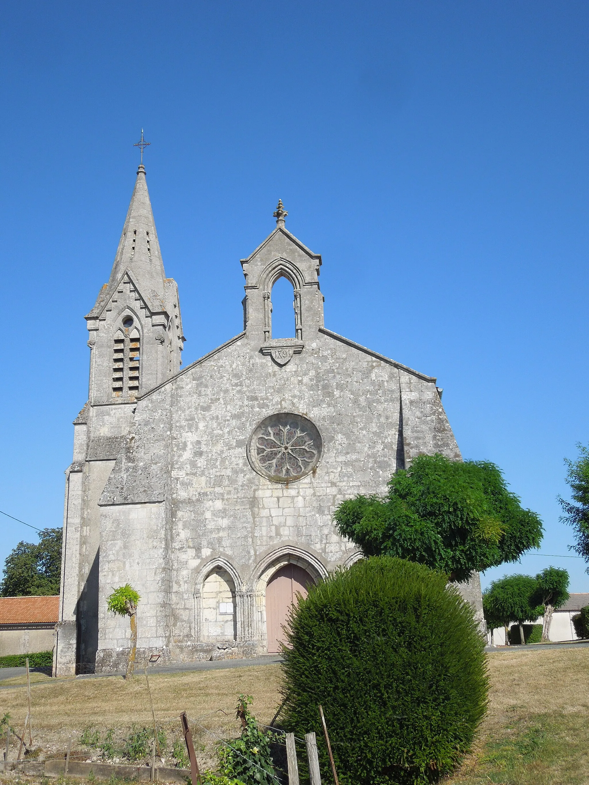 Photo showing: Brie-sous-Archiac, church Notre-Dame, western facade