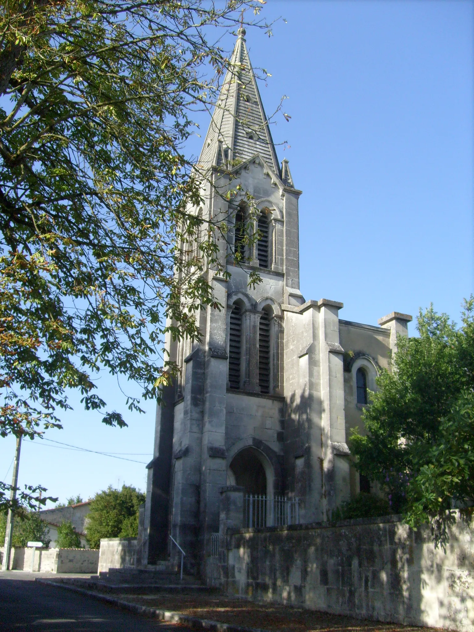 Photo showing: Clocher de l'église de Brives-sur-Charente