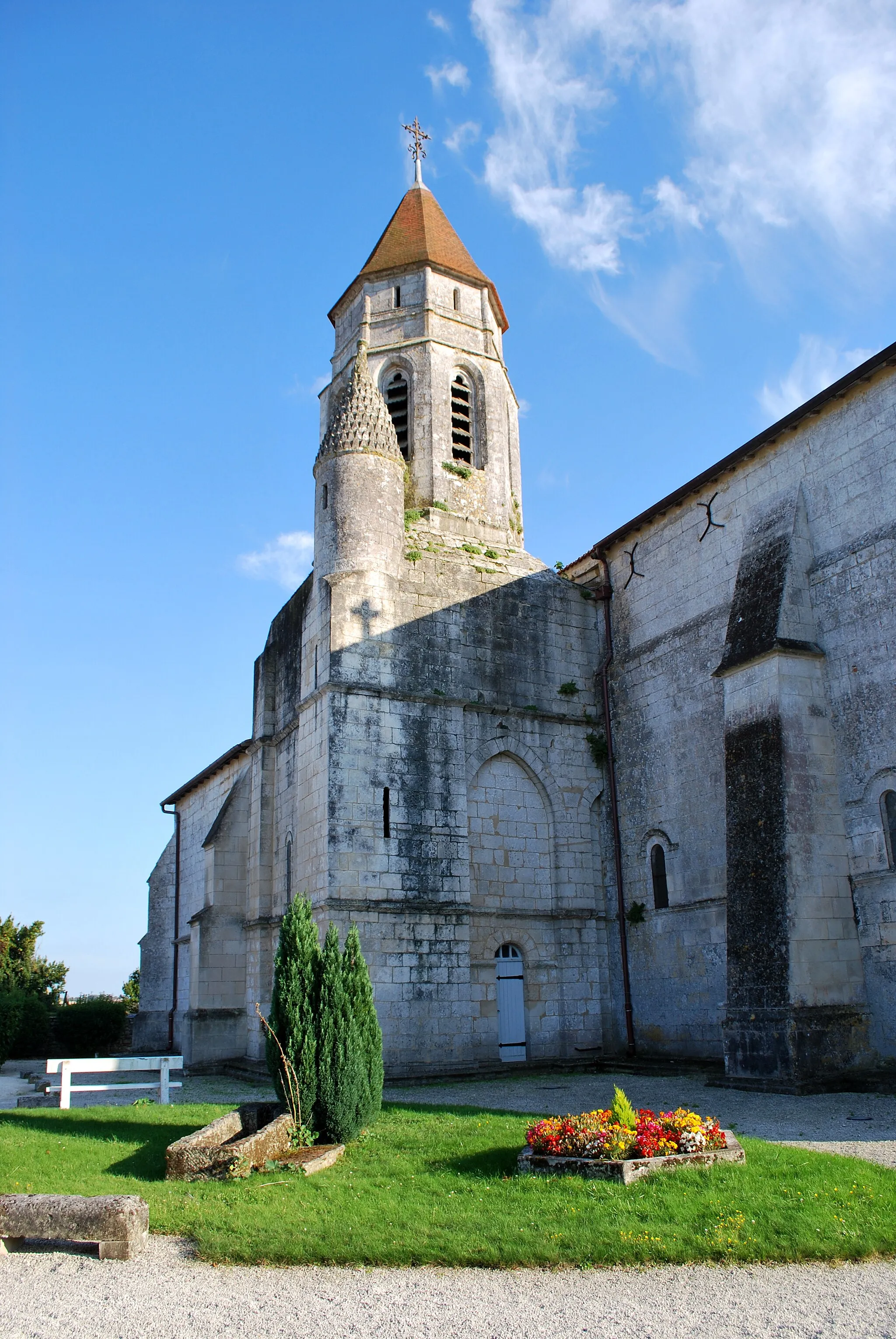 Photo showing: Chermignac église Saint-Quentin