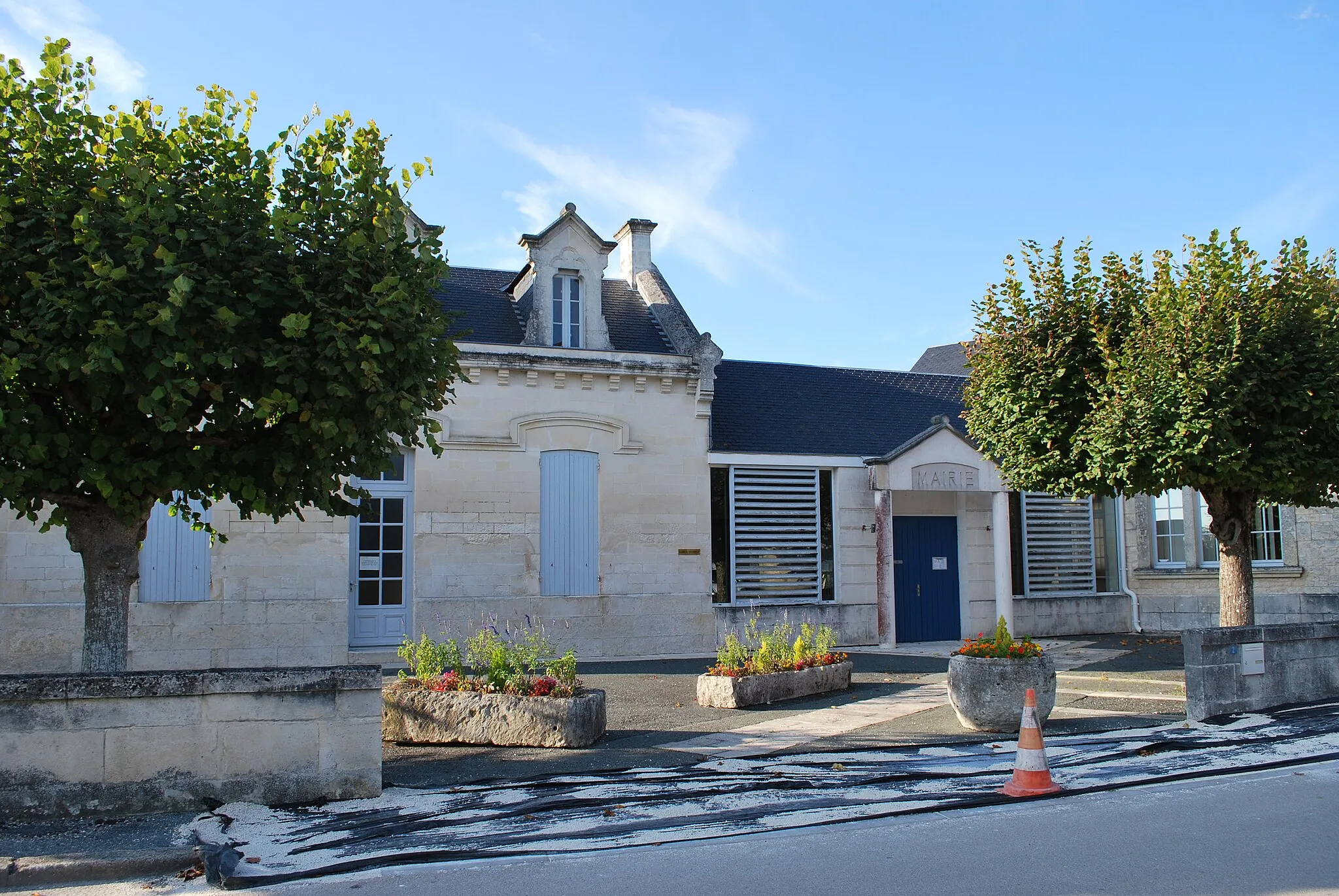 Photo showing: Chermignac Mairie