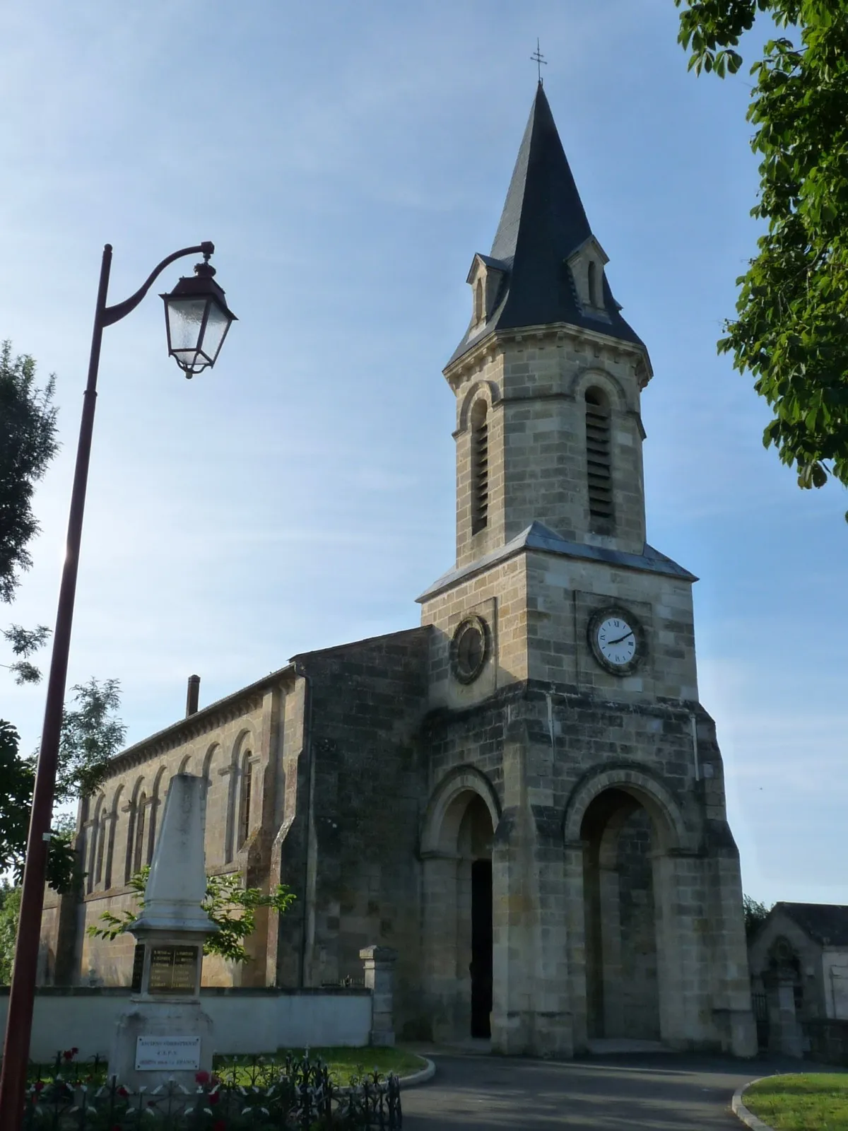 Photo showing: Eglise de St-Christophe-de-Double, Gironde, France