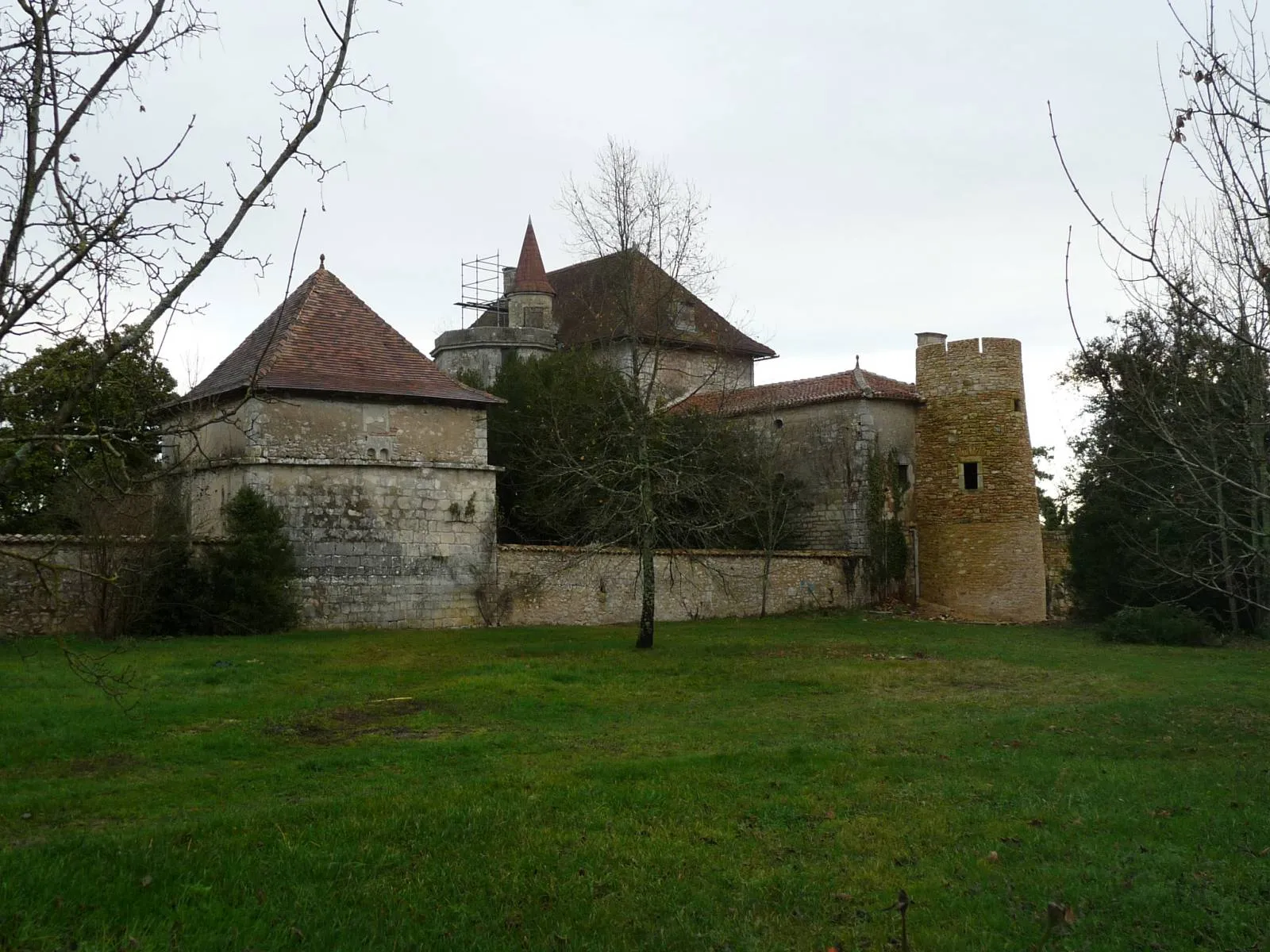 Photo showing: château des Ombrais, St-Projet (16), France