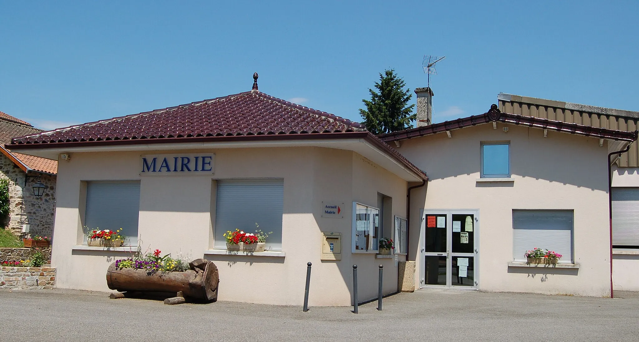 Photo showing: Photograph of the Mairie at Chaillac-Sur-Vienne, Haute-Vienne, France