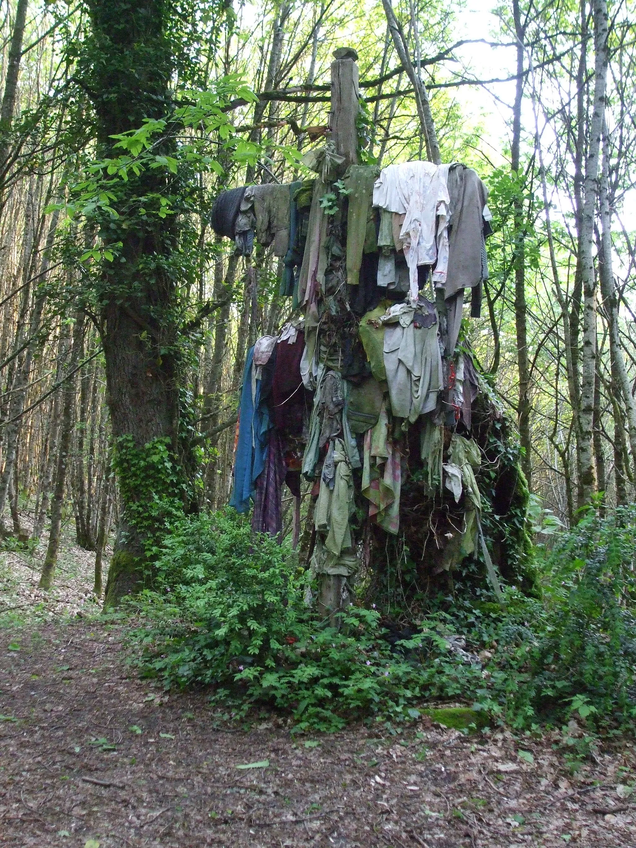 Photo showing: Wayside cross of devotion, fontain of devotion of Courbefy, Bussière-Galant (Haute-Vienne, France)