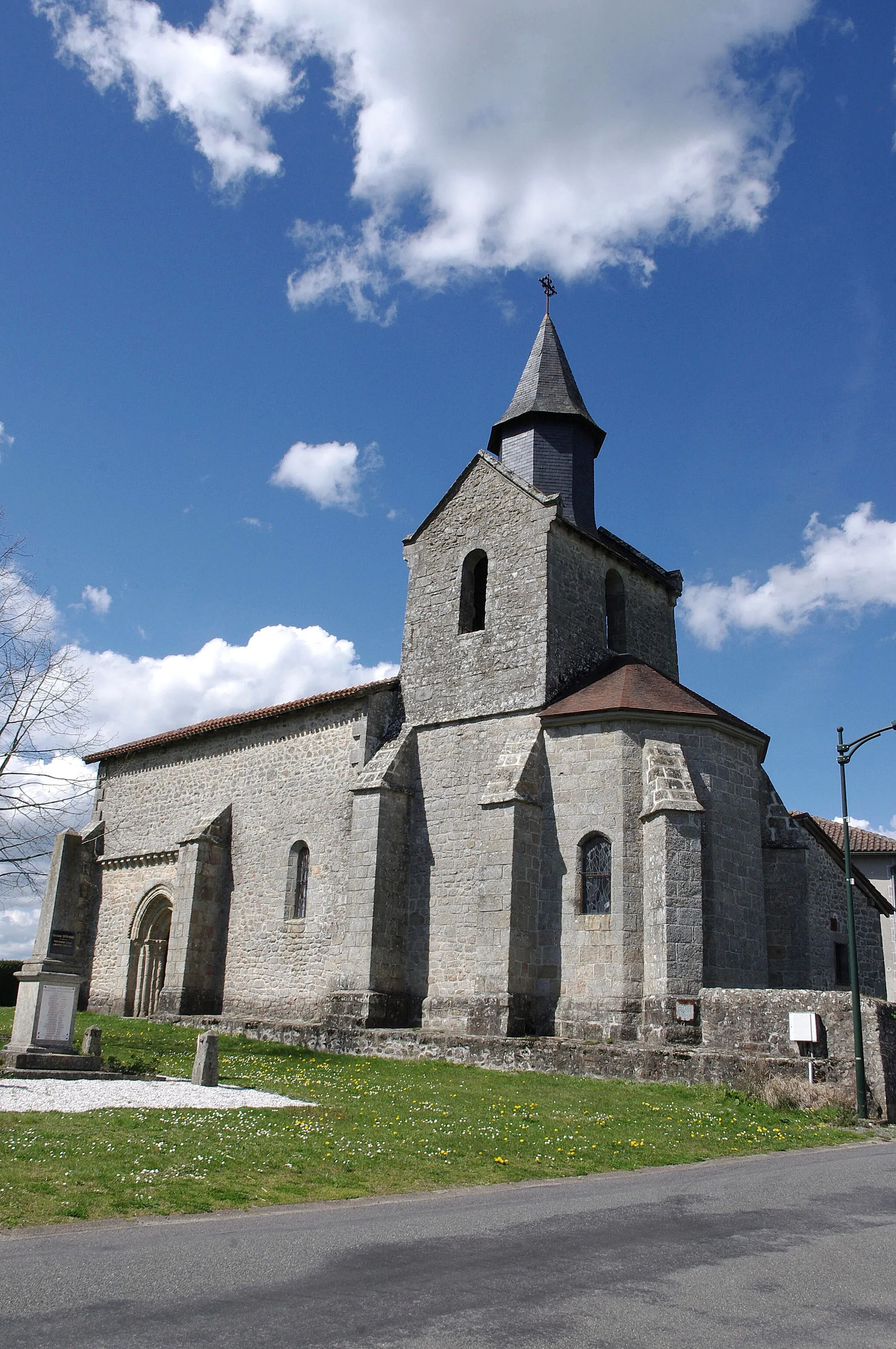 Photo showing: Commune de Marval: église de l'Assomption de la Très-Sainte-Vièrge de Milhaguet , Haute-Vienne, France.